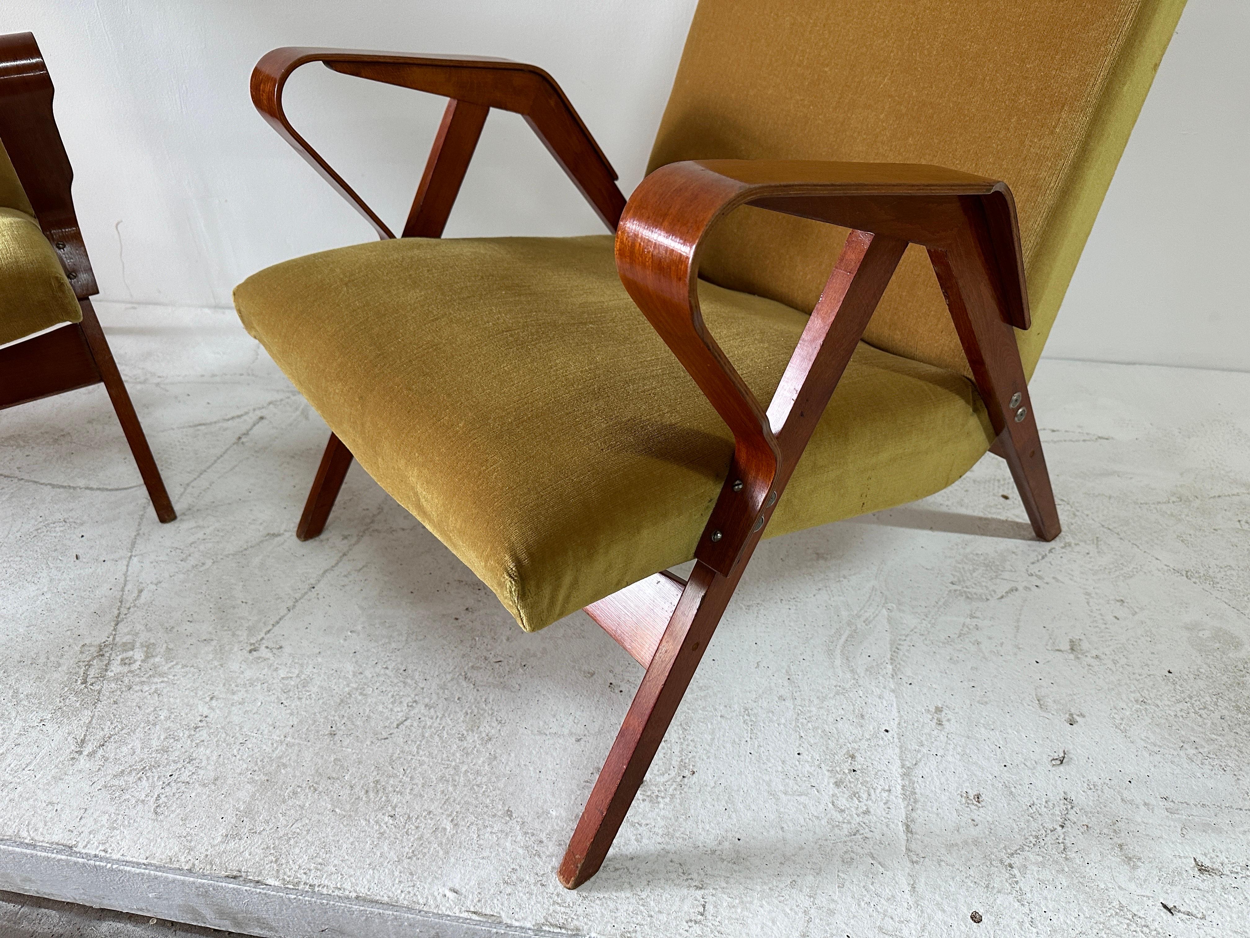 Mid-Century Modern Pair of Bentwood Armchairs, Czechoslovakia 1950 For Sale 8