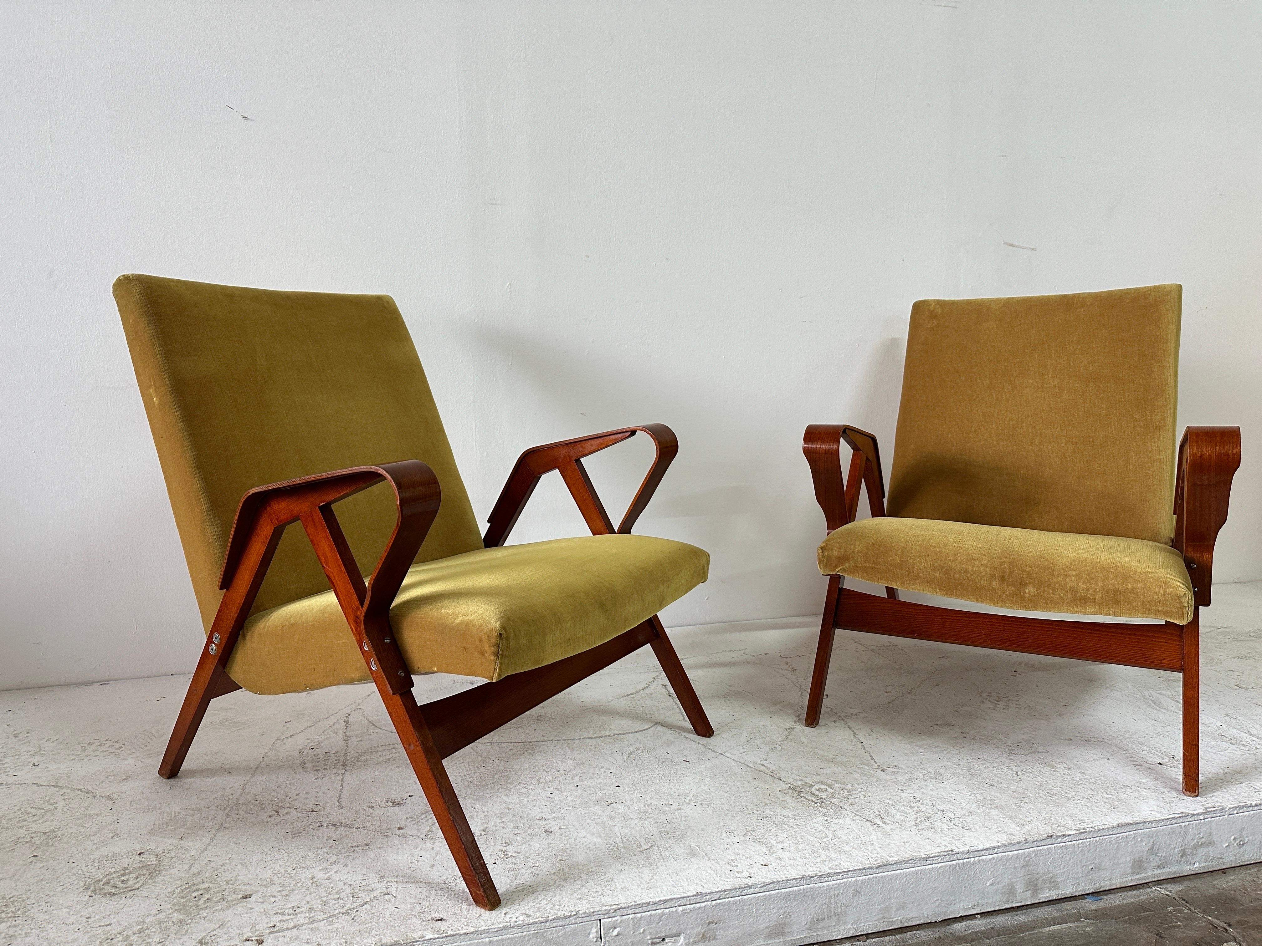 Mid-Century Modern Pair of Bentwood Armchairs, Czechoslovakia 1950 For Sale 9