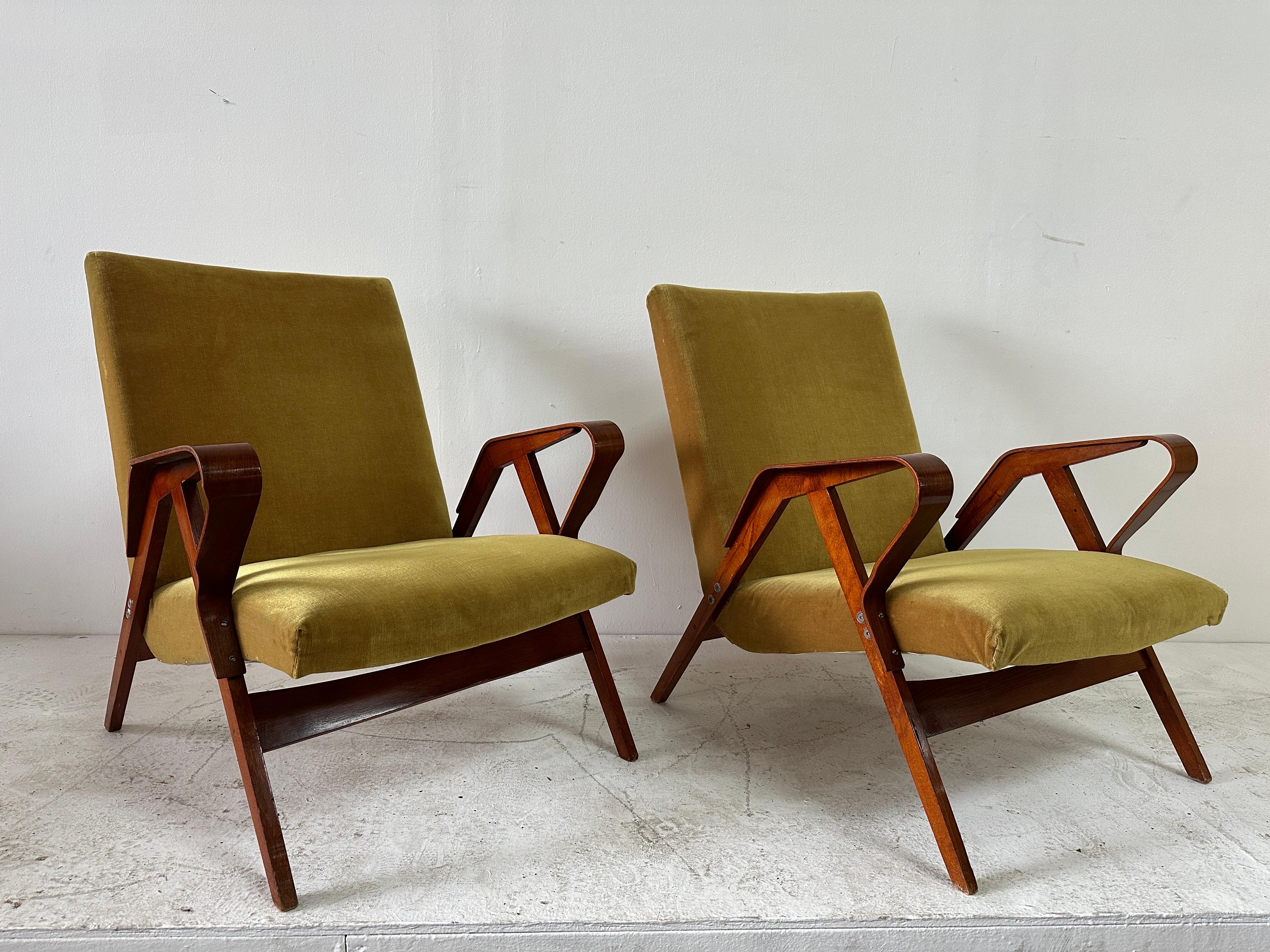 Mid-Century Modern Pair of Bentwood Armchairs, Czechoslovakia 1950 For Sale 10