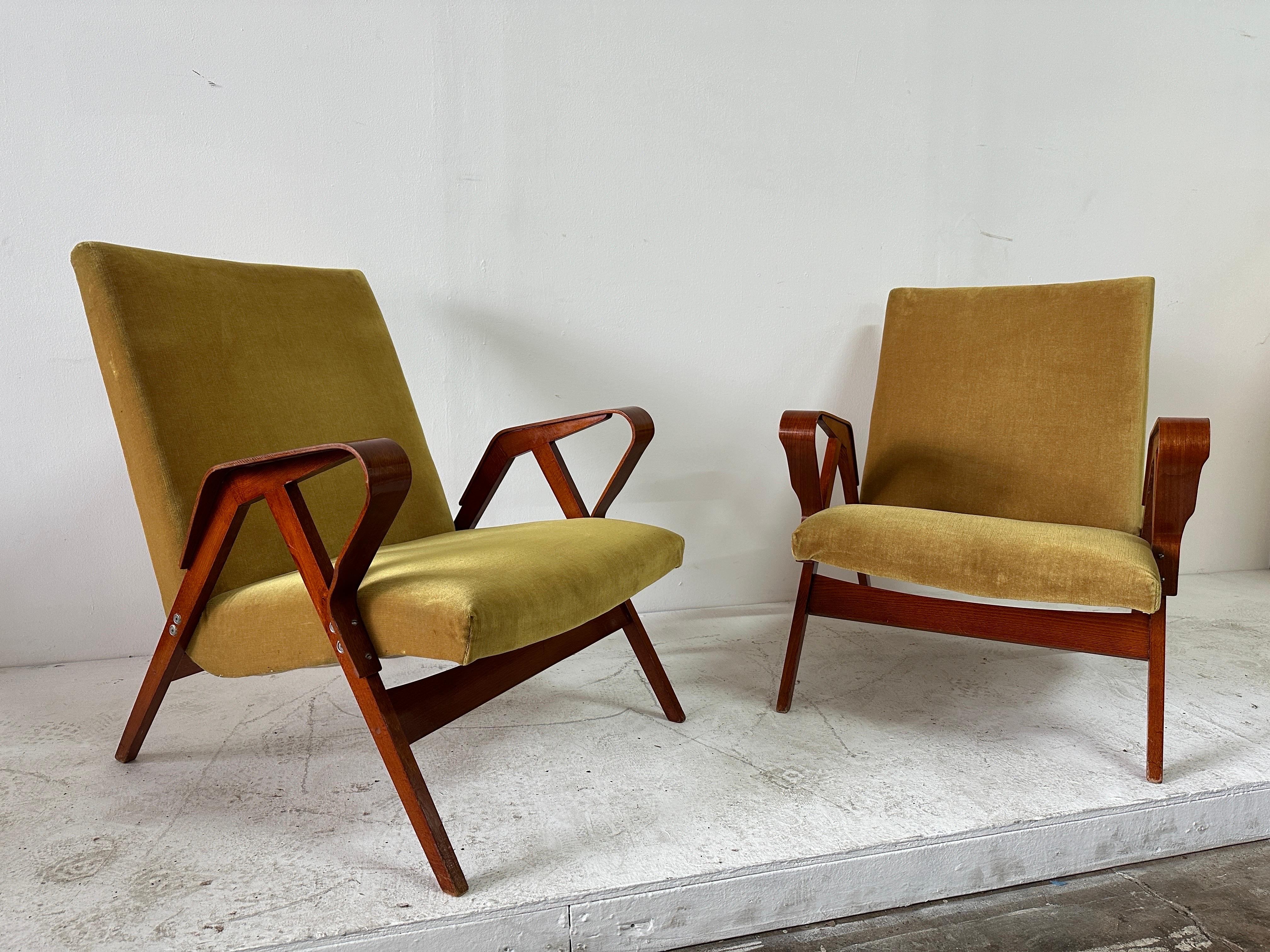 Mid-20th Century Mid-Century Modern Pair of Bentwood Armchairs, Czechoslovakia 1950 For Sale
