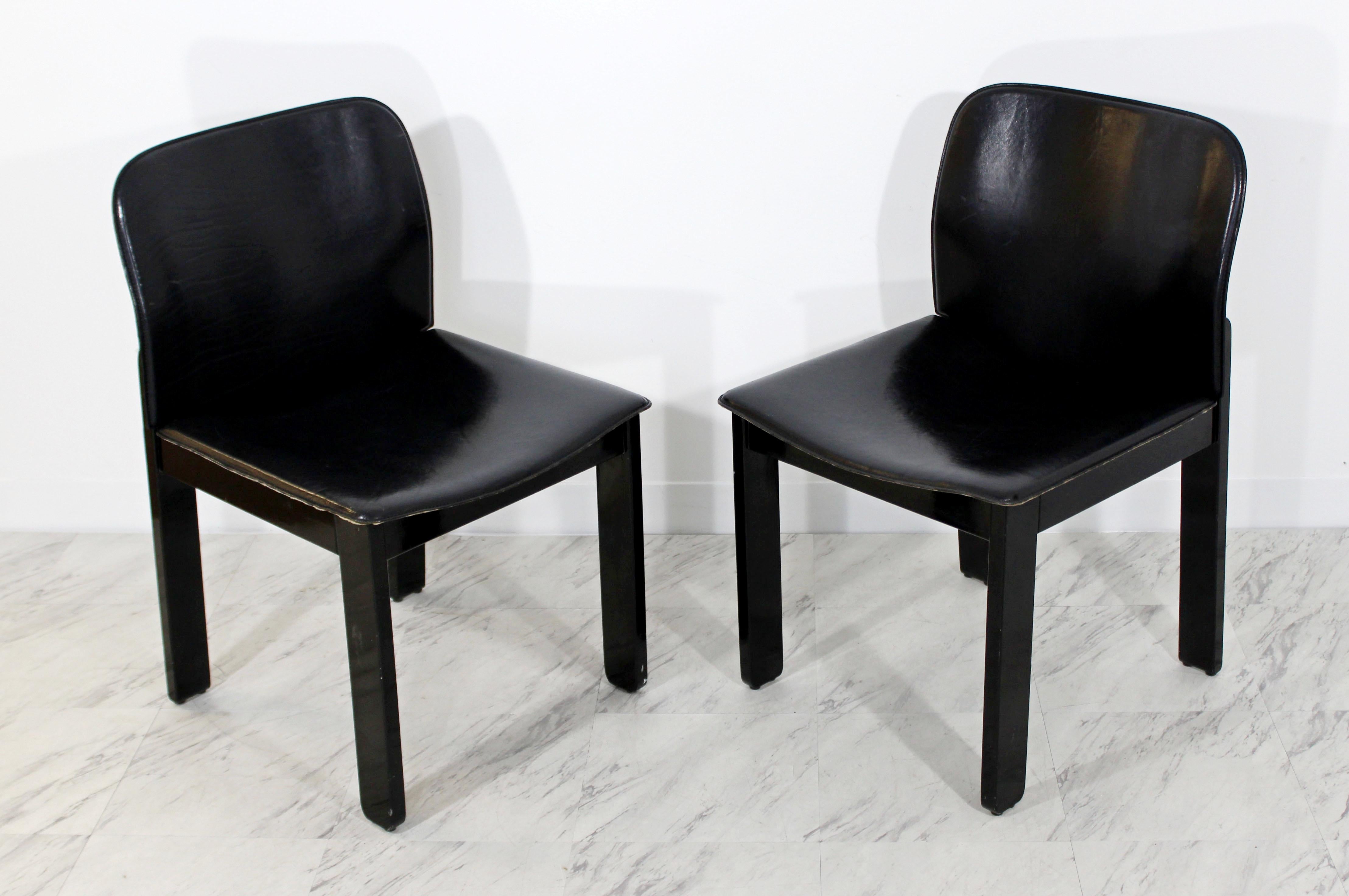 For your consideration is a remarkable pair of side chairs, made of black leather and wood, attributed to B&B Italia, circa 1970s. In very good condition. The dimensions are 20