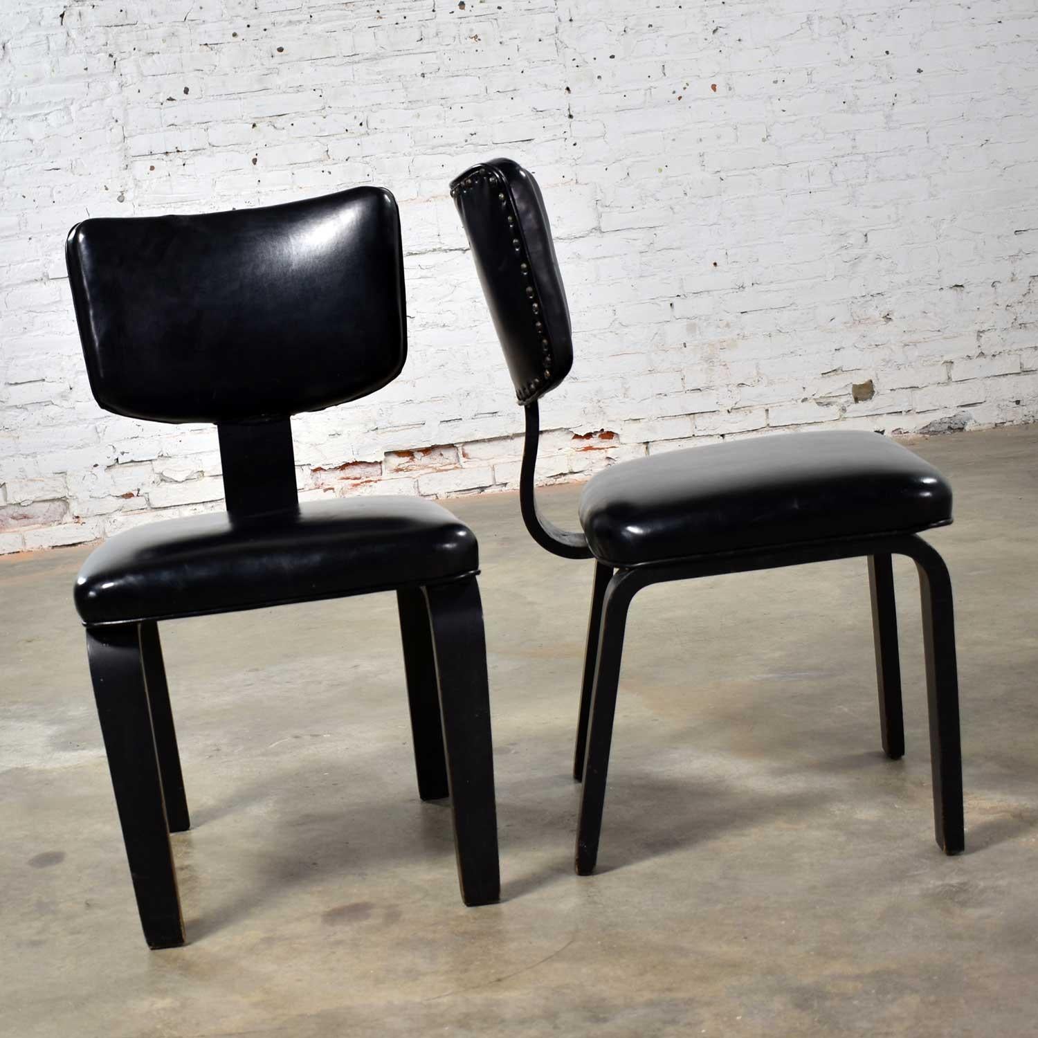 Mid-Century Modern Paire de chaises Thonet en bois de rose et vinyle, de style moderne du milieu du siècle. en vente