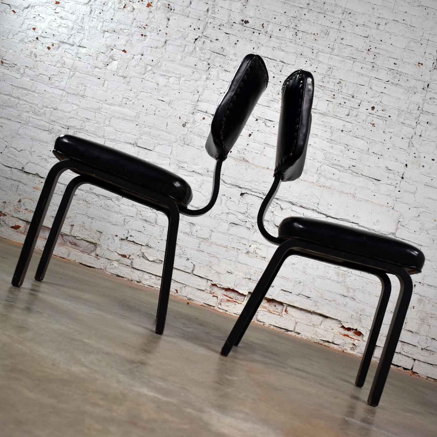 Mid-Century Modern Pair of Black Thonet Bentwood and Vinyl Chairs For Sale 1