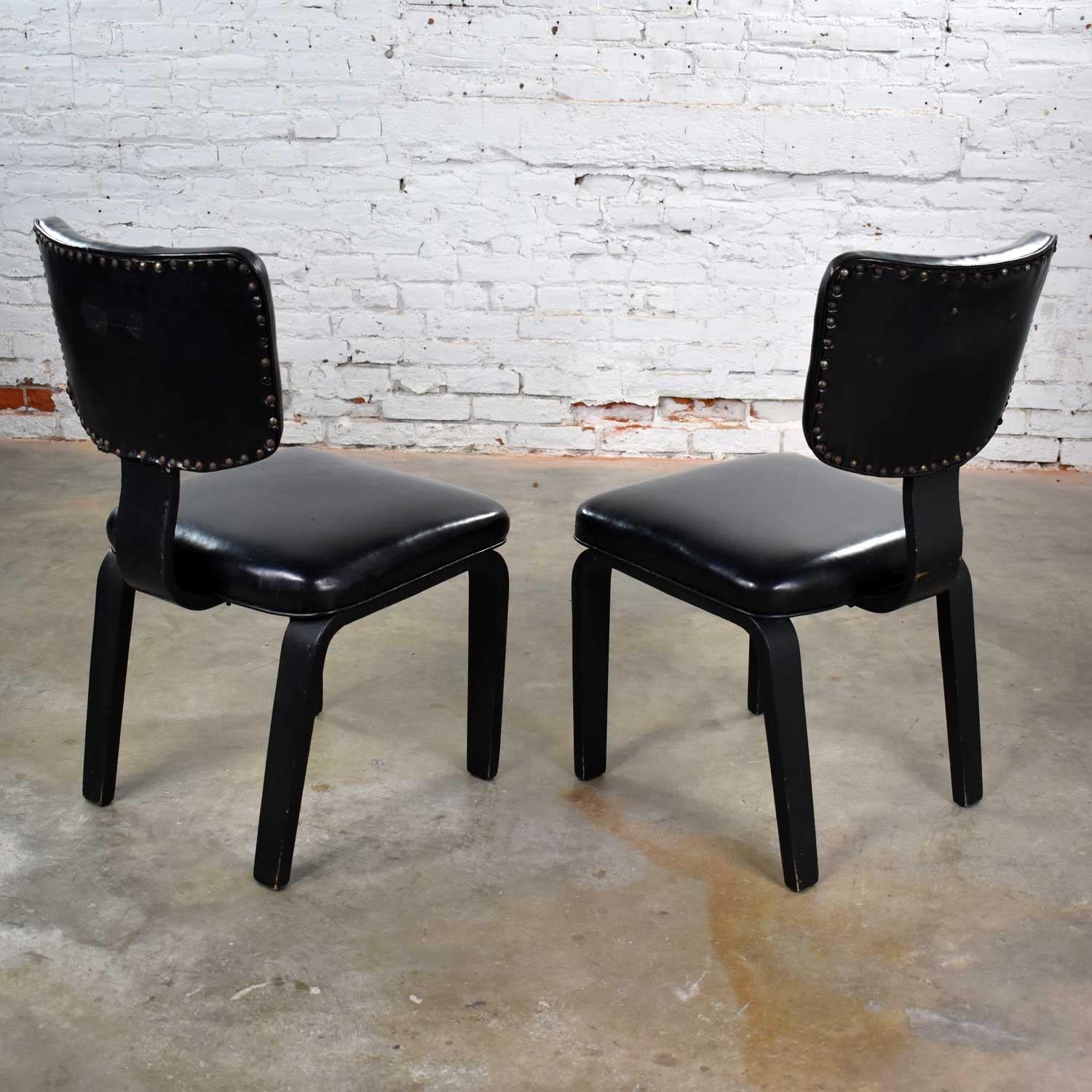 Mid-Century Modern Pair of Black Thonet Bentwood and Vinyl Chairs For Sale 2