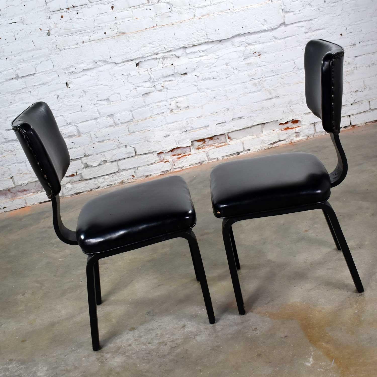 Mid-Century Modern Pair of Black Thonet Bentwood and Vinyl Chairs For Sale 3
