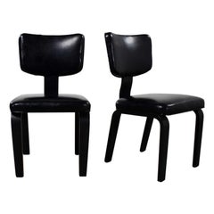 Modernes Paar Stühle aus schwarzem Thonet-Bugholz und Vinyl aus der Mitte des Jahrhunderts