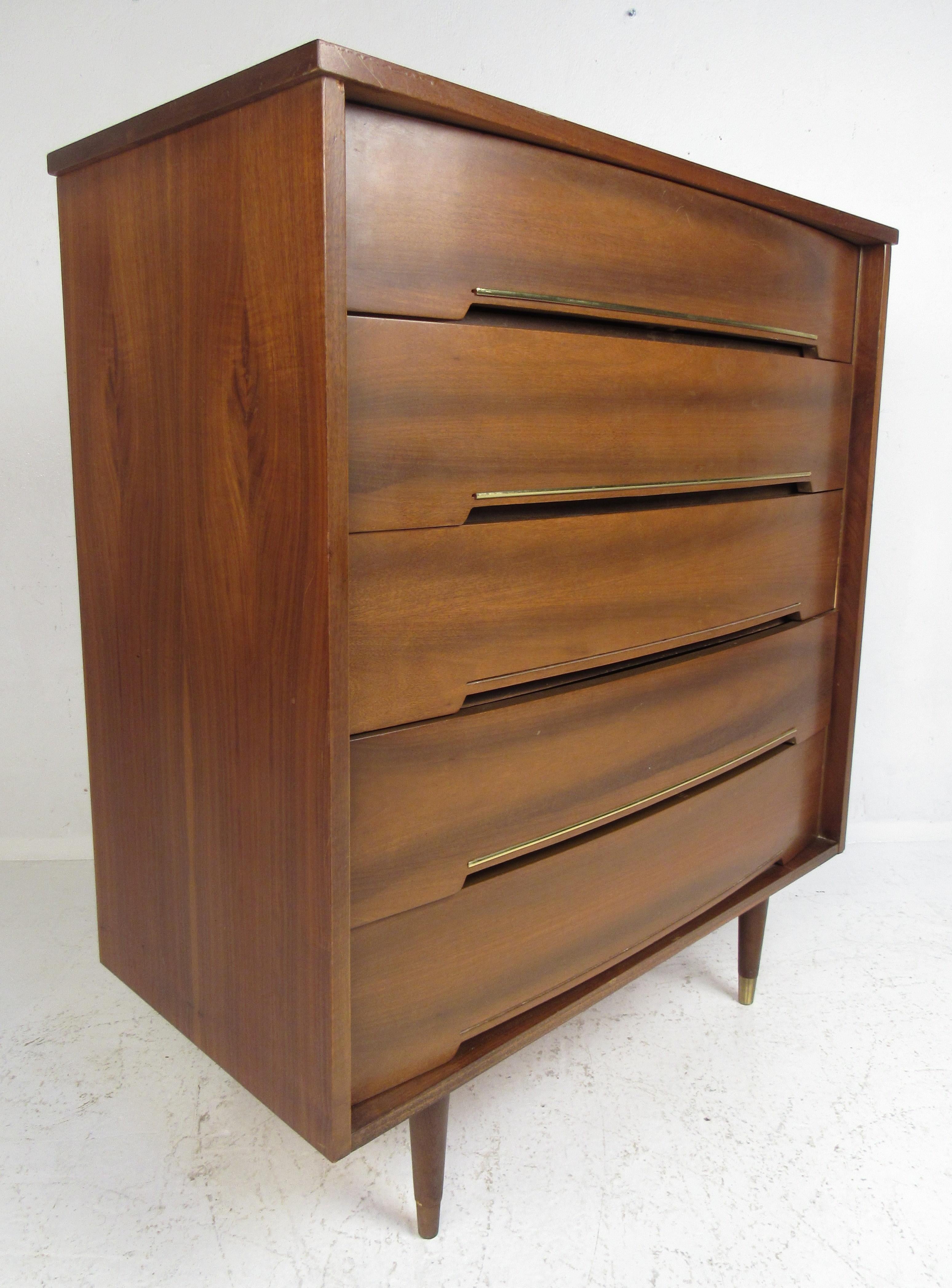Mid-Century Modern Pair of Bow Front Dressers 2