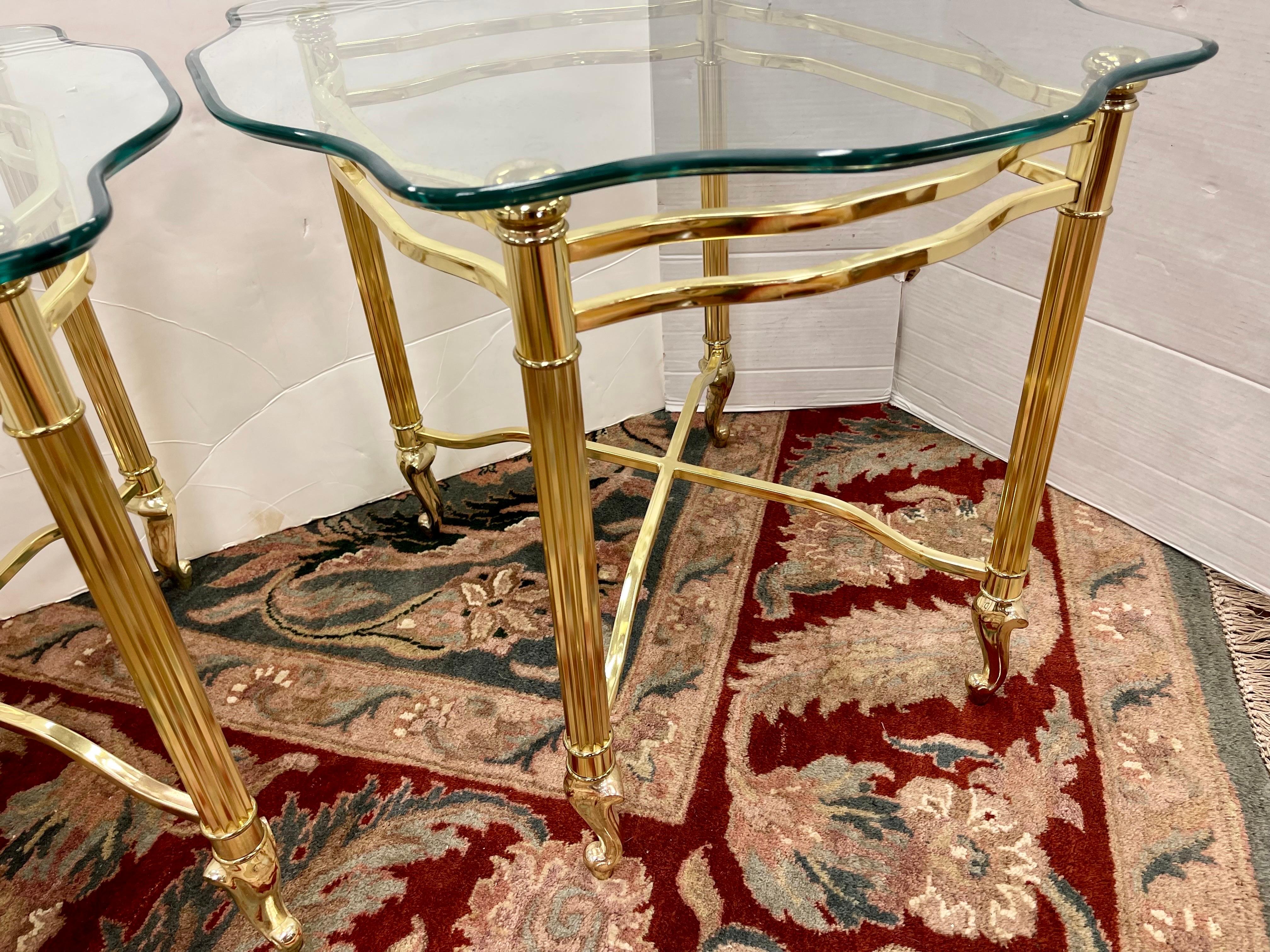 Late 20th Century Mid-Century Modern Pair of Brass and Glass Maison Jansen Style Side End Tables For Sale