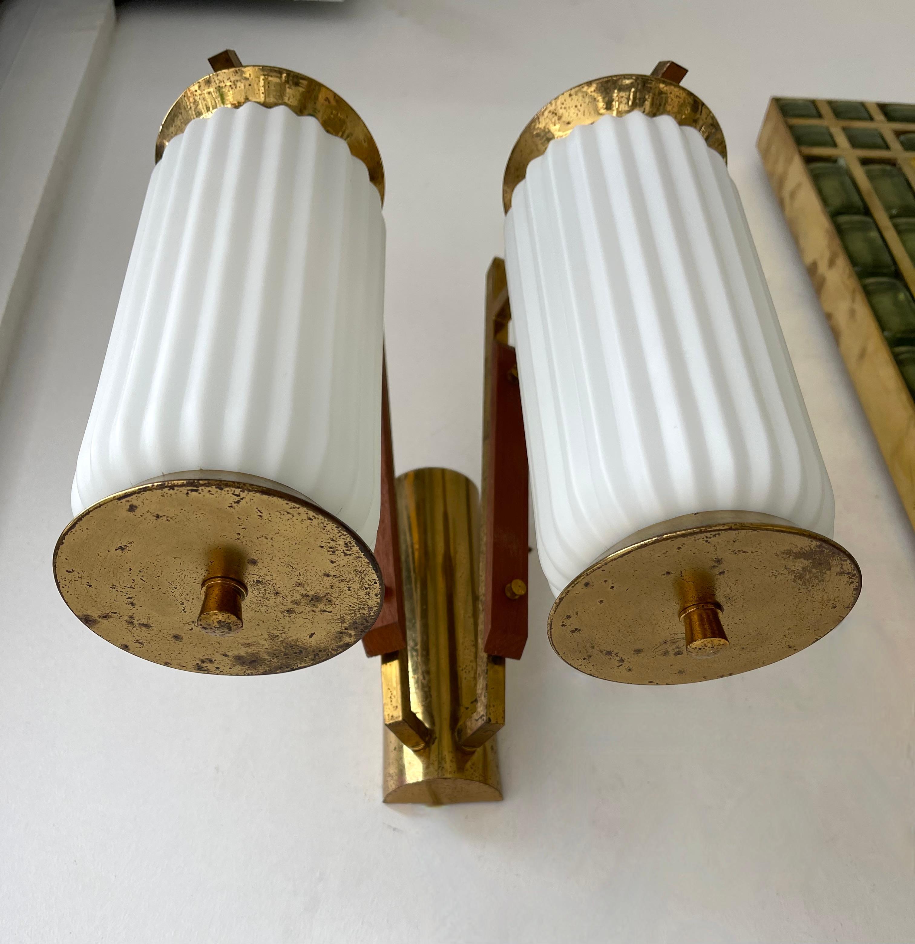 Mid-Century Modern Pair of Brass and Opaline Glass Barrel Sconces, Italy, 1950s For Sale 6