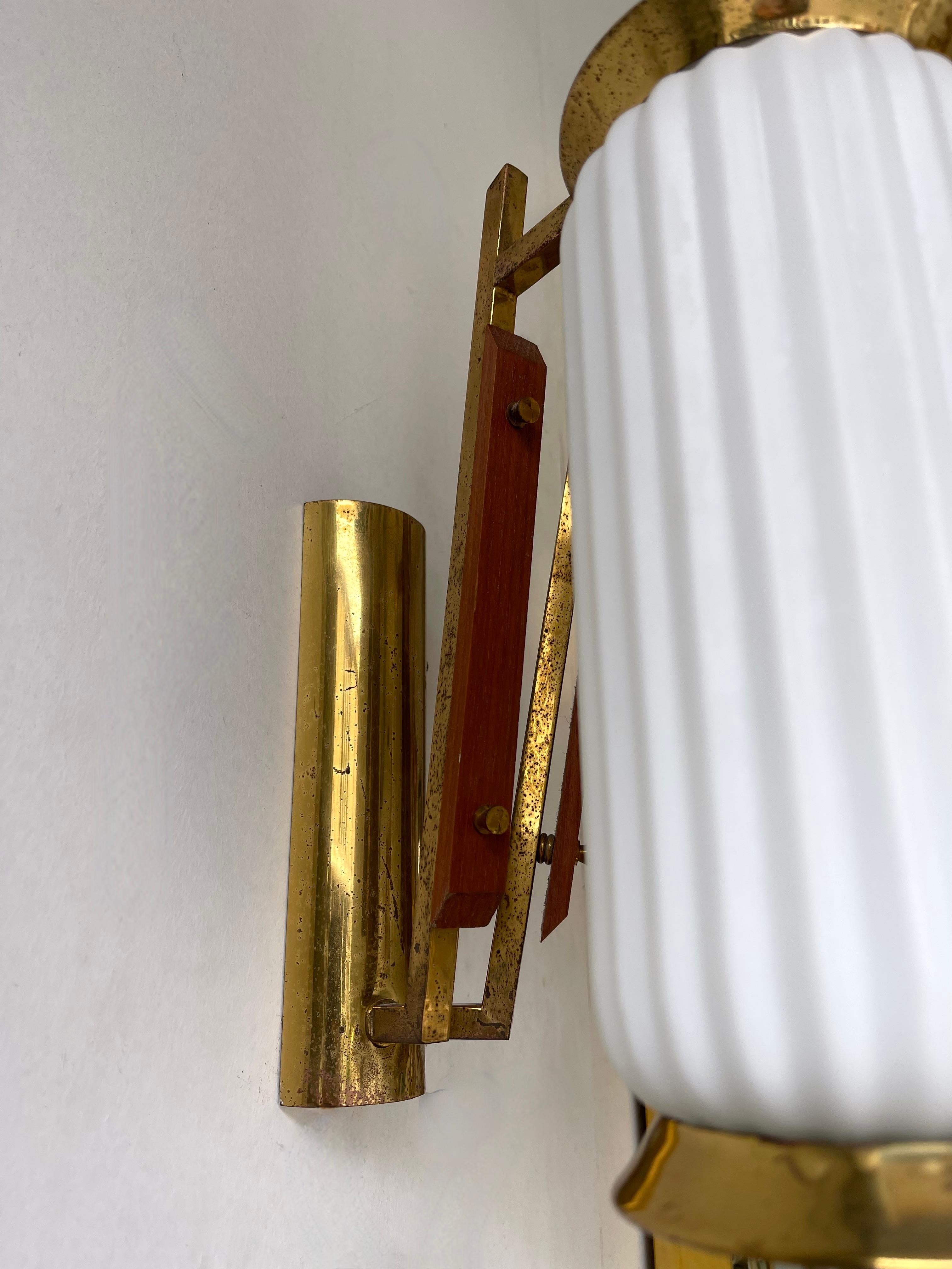 Mid-Century Modern Pair of Brass and Opaline Glass Barrel Sconces, Italy, 1950s For Sale 11