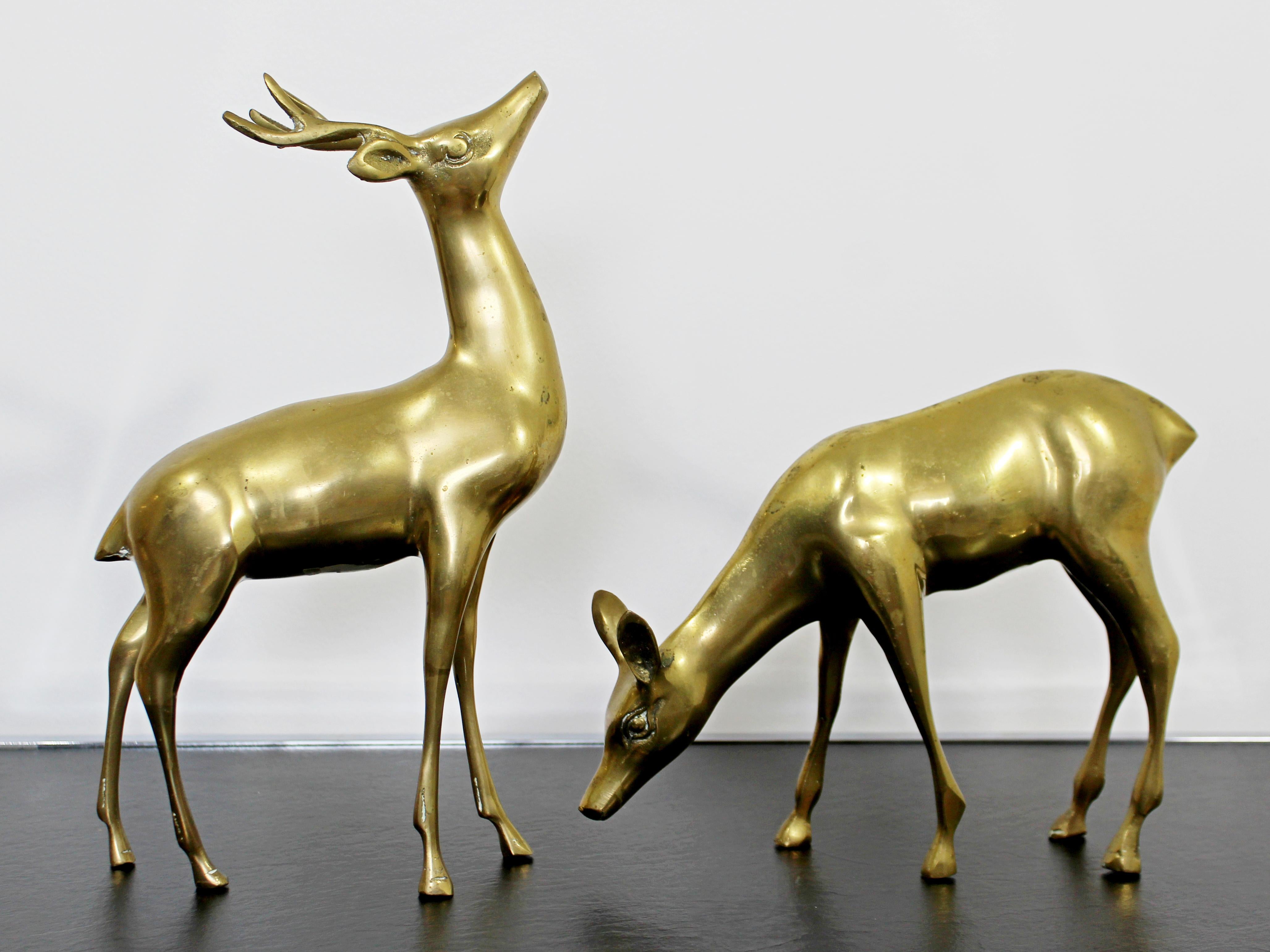 Mid-Century Modern Pair of Brass Deer Figures Table Sculptures, 1950s In Good Condition In Keego Harbor, MI