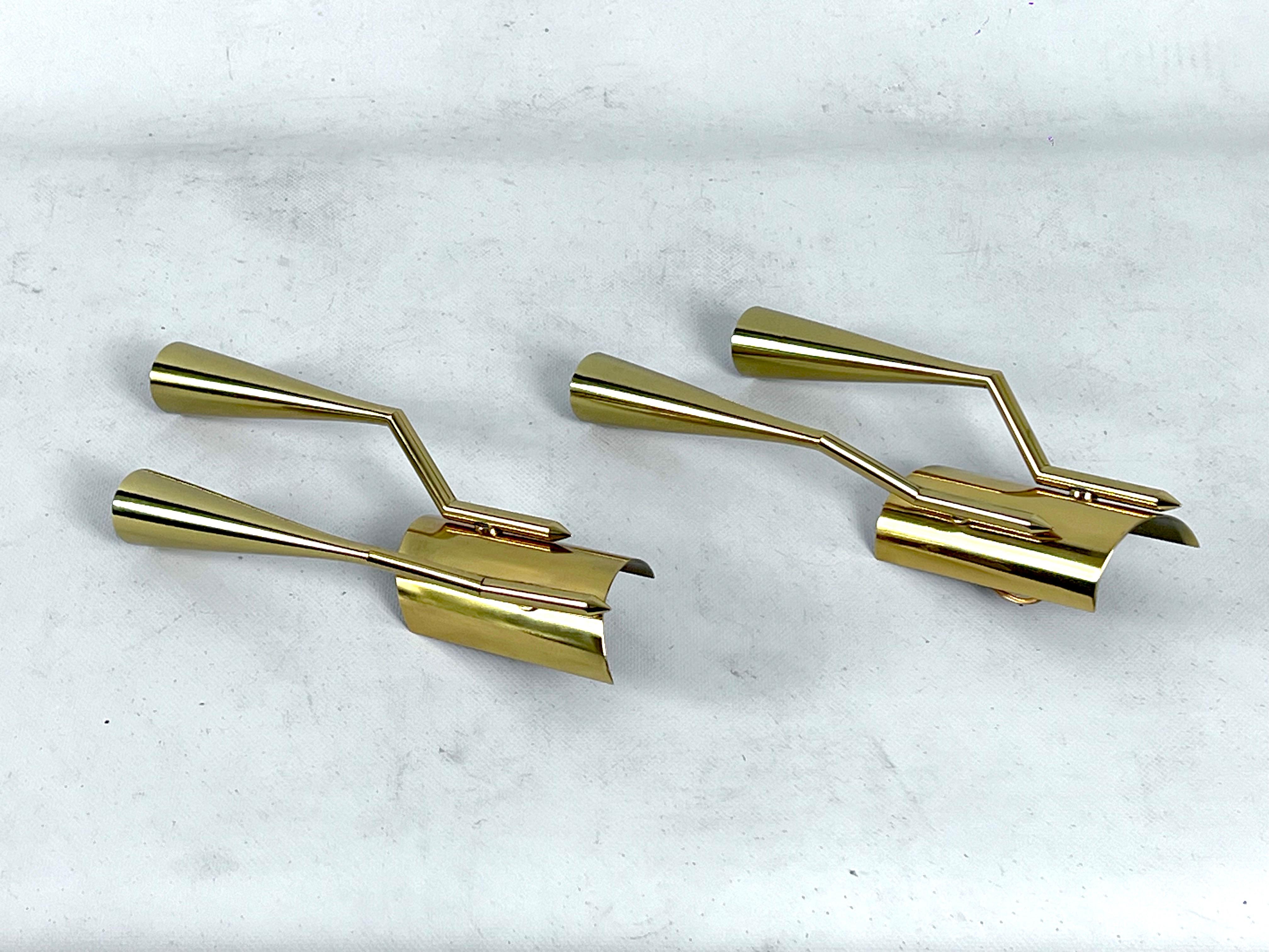 Mid-Century Modern pair of brass Oscar Torlasco attributable sconces. Italy 1950 For Sale 2