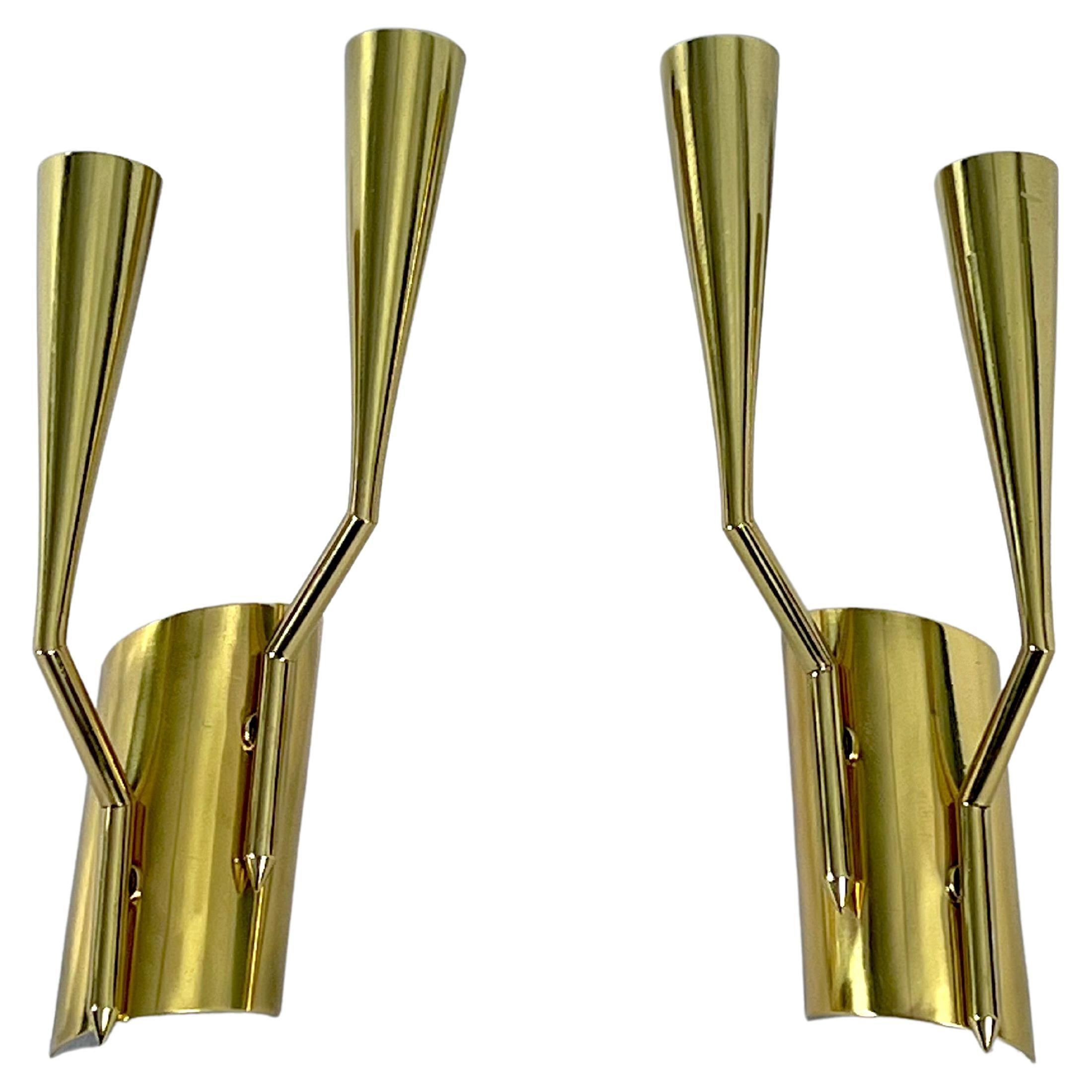 Mid-Century Modern pair of brass Oscar Torlasco attributable sconces. Italy 1950 For Sale