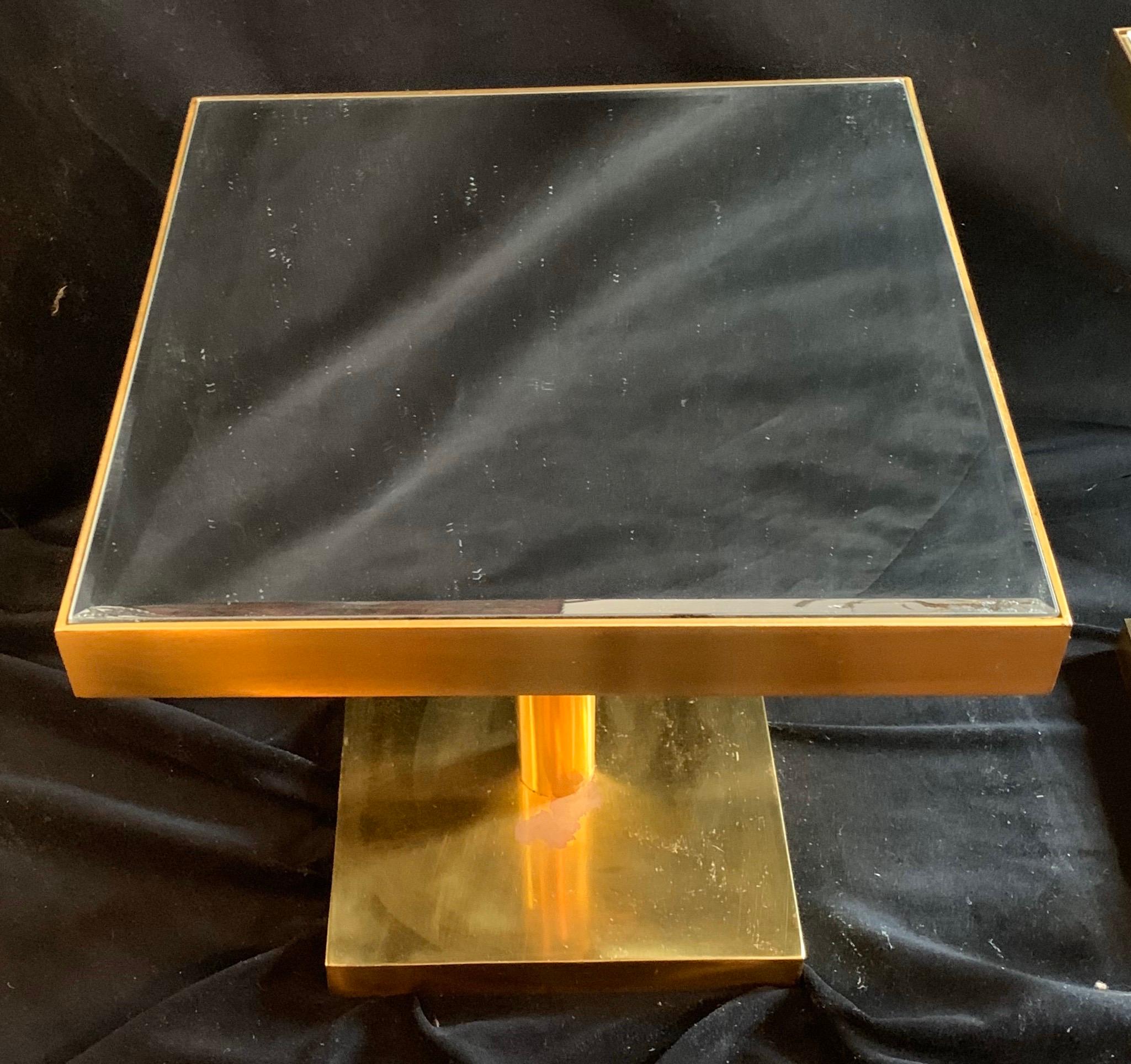 Mid-Century Modern Paire de tables d'appoint carrées télescopiques en bronze avec miroir biseauté, de style moderne du milieu du siècle dernier en vente