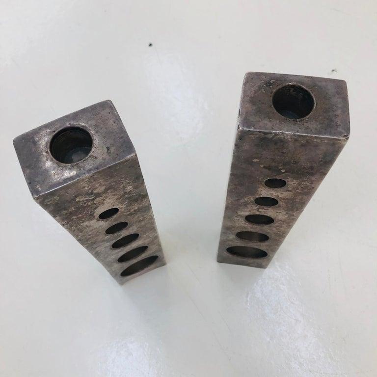 Coppia di candelieri tedeschi in bronzo della metà del secolo scorso in vendita 1