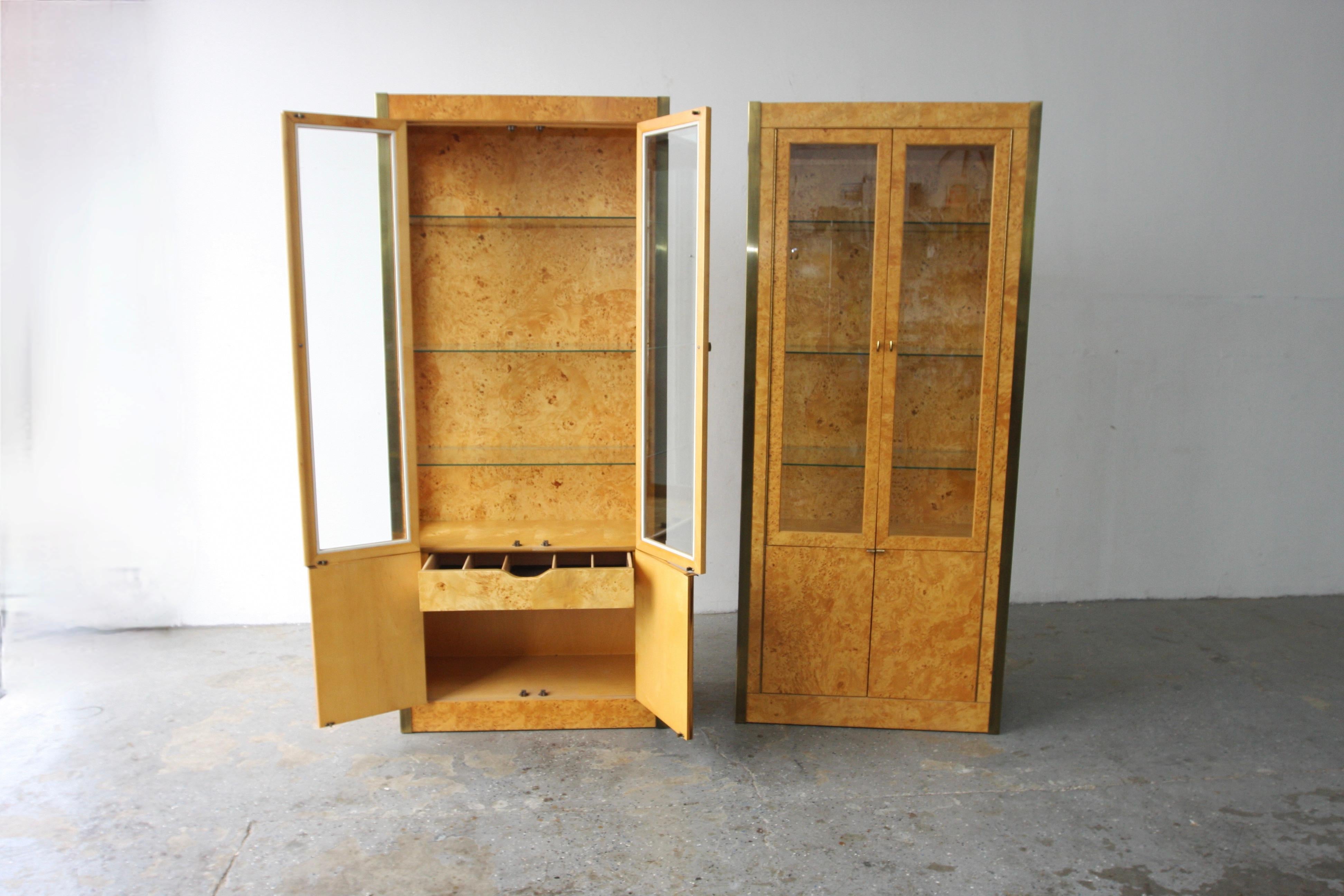 American Mid Century Modern Pair of Burl Wood & Brass Vitrine cabinets By Tomlinson For Sale
