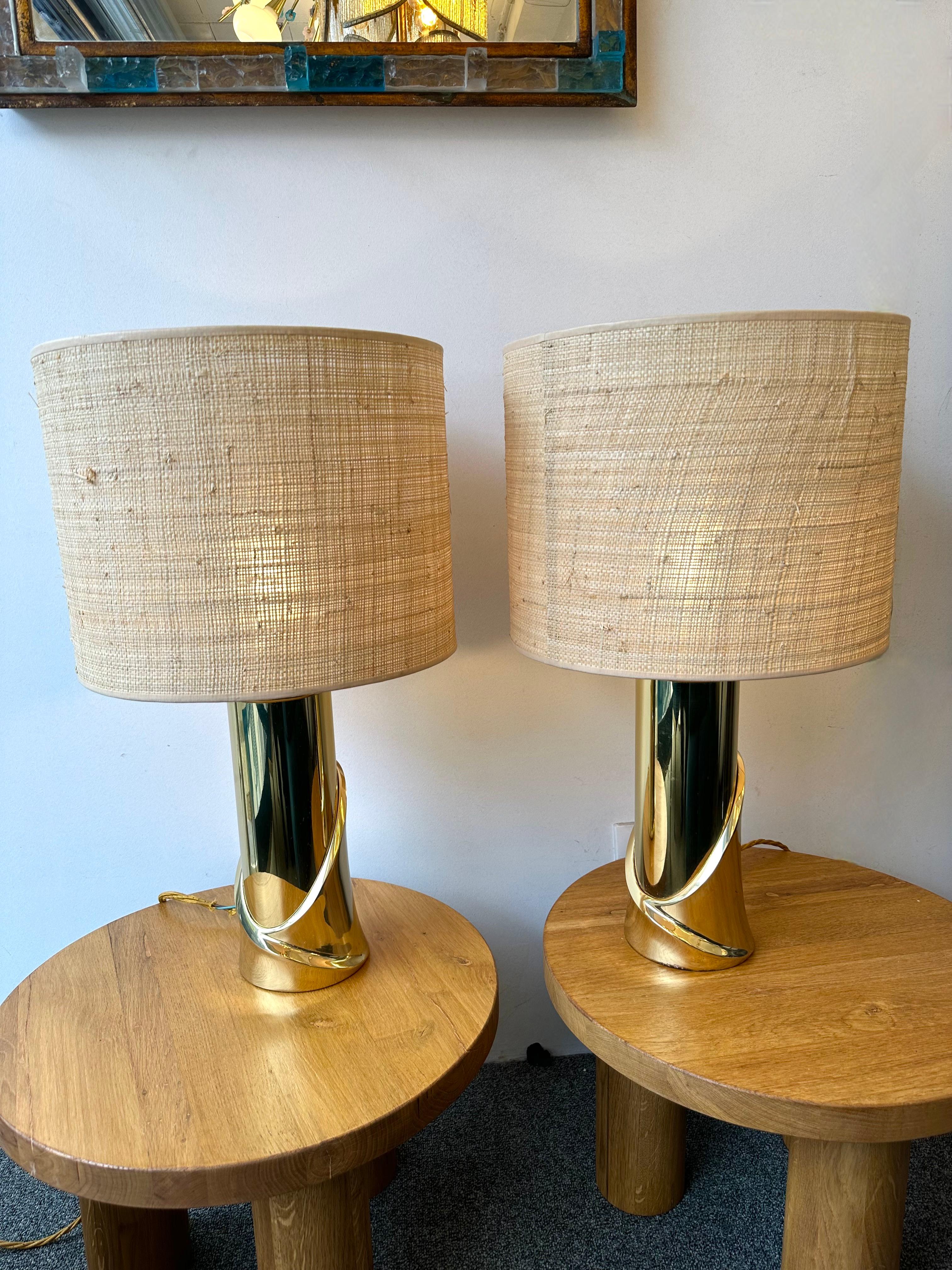 Mid-Century Modern Pair of Cast Brass Lamps by Luciano Frigerio, Italy, 1970s In Good Condition For Sale In SAINT-OUEN, FR