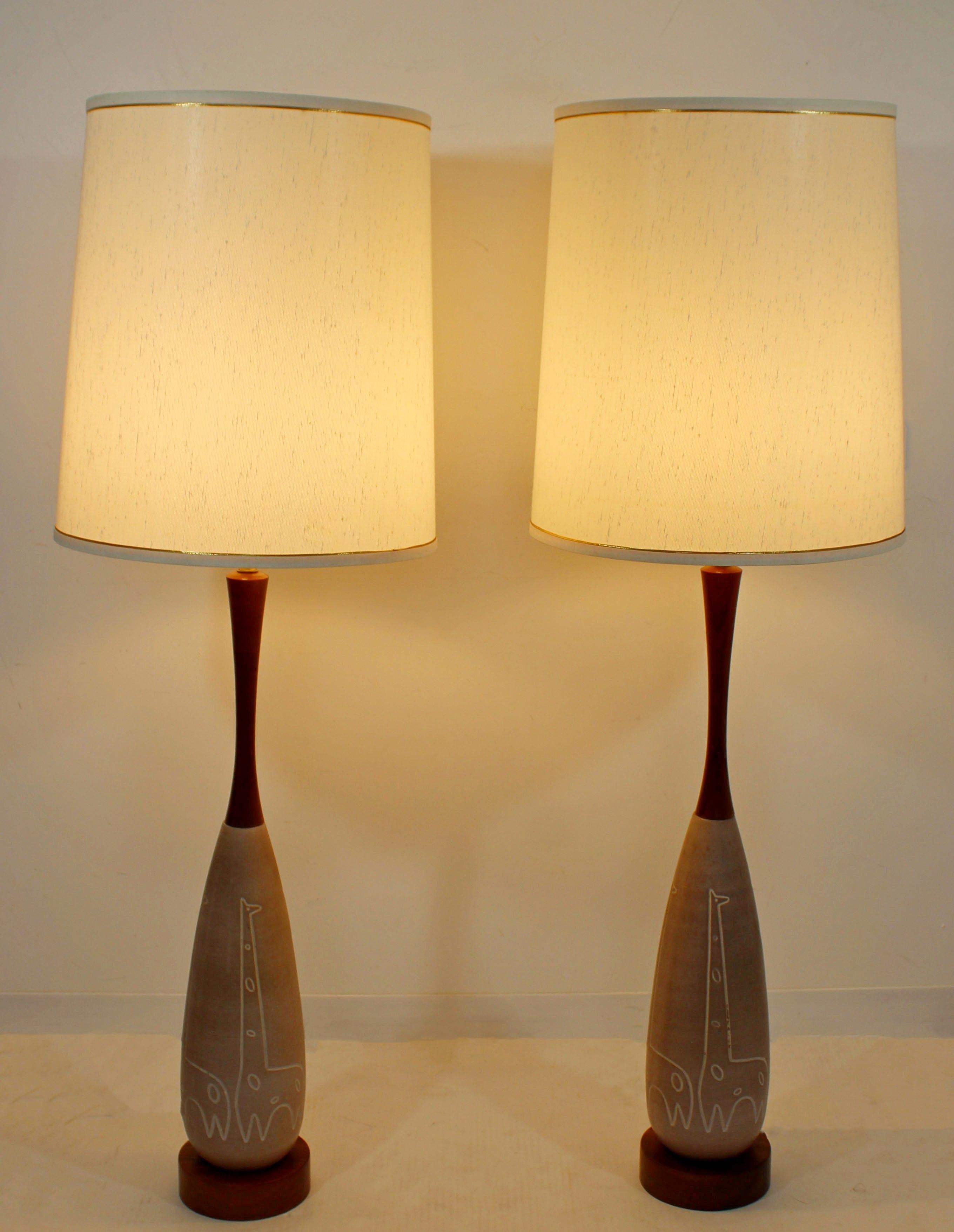 Mid-20th Century Mid-Century Modern Pair of Ceramic Raymor Giraffe Table Lamps Italian