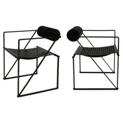 Paire de chaises modernes du milieu du siècle dernier:: modèle "Seconda" conçu par Mario Botta:: 1982