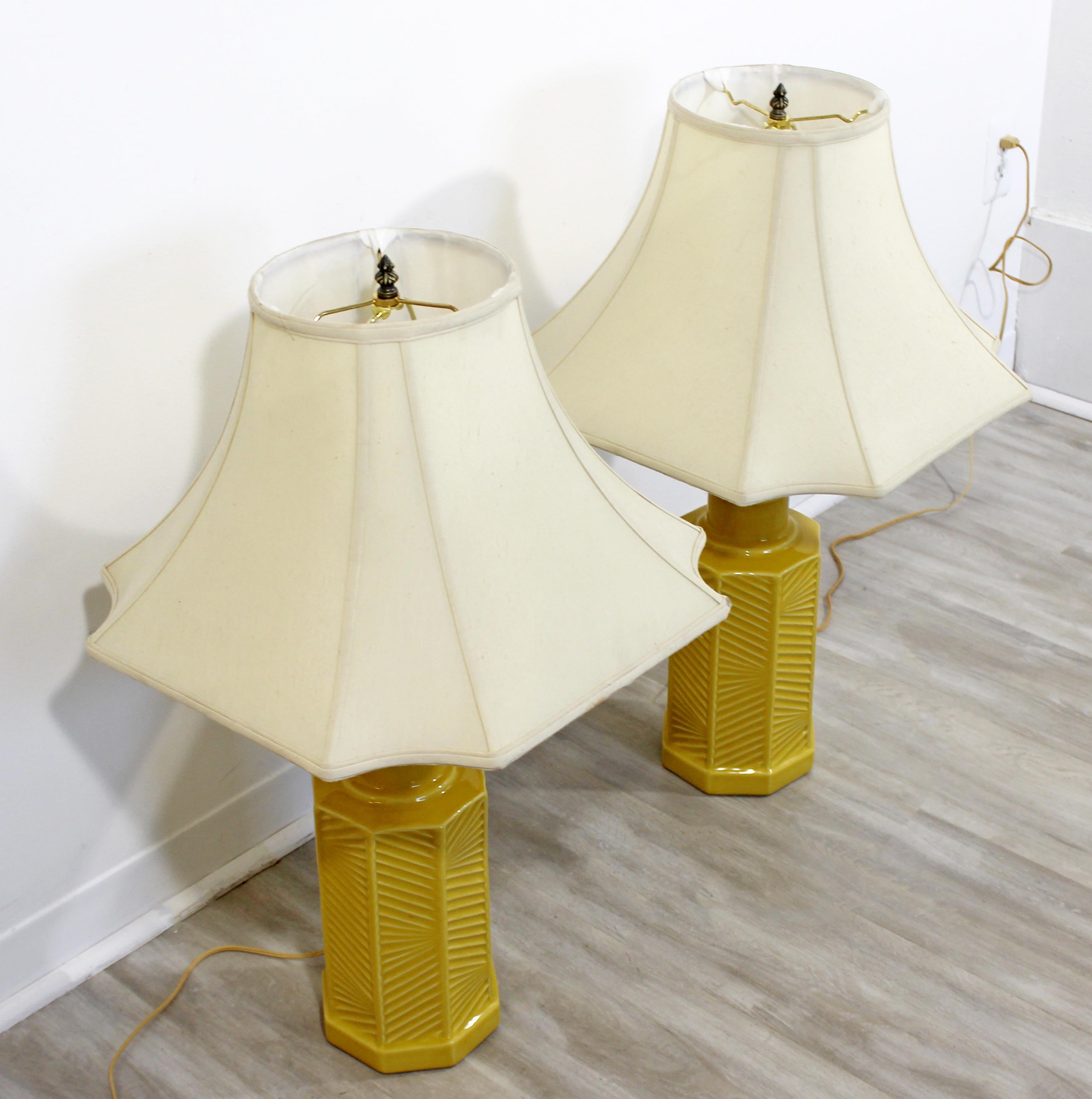 Mid-Century Modern Pair of Chinoiserie Yellow Ceramic Table Lamps Asian Shades In Good Condition In Keego Harbor, MI