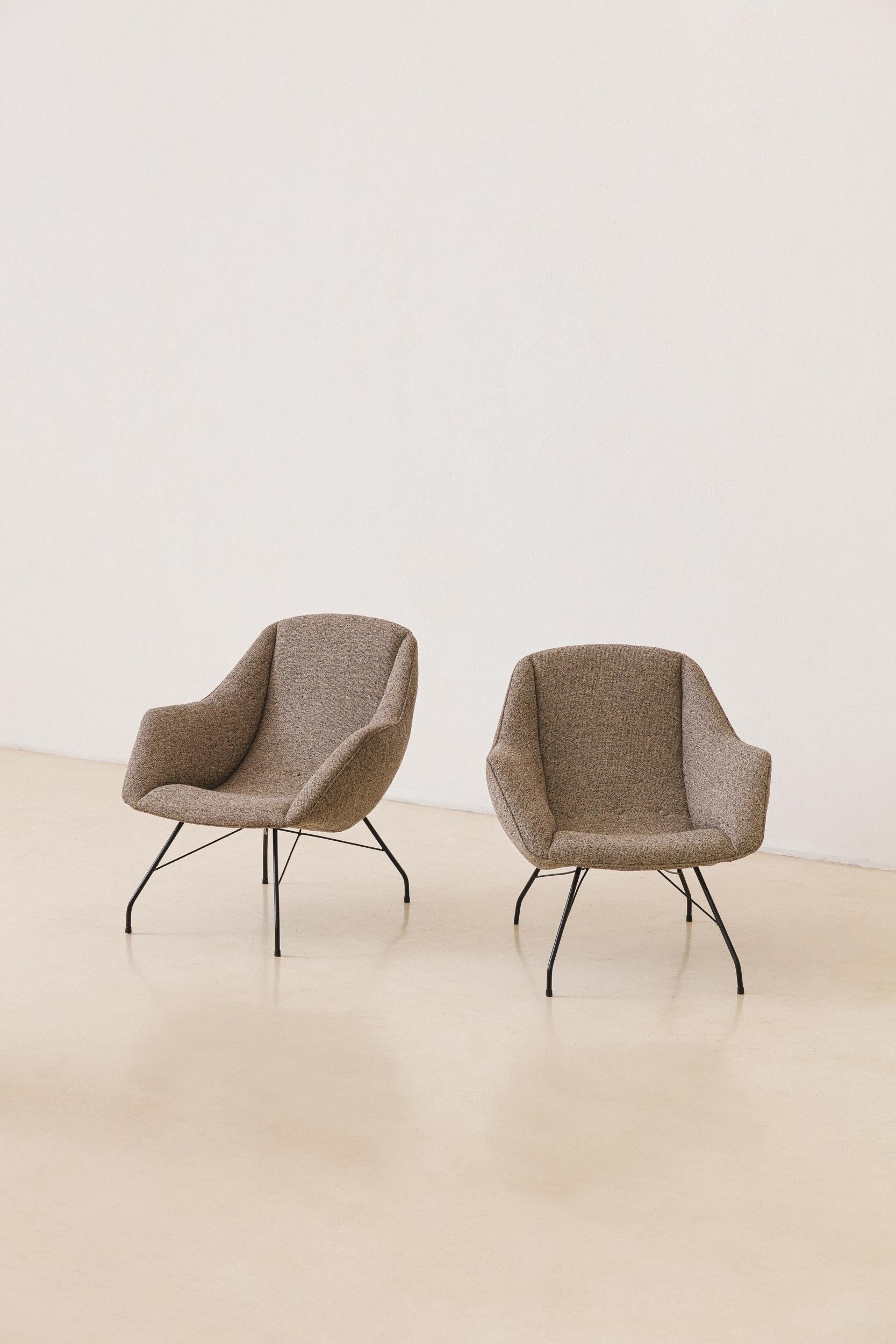Leather Mid-Century Modern Pair of Concha Armchair by Carlo Hauner and Martin Eisler For Sale