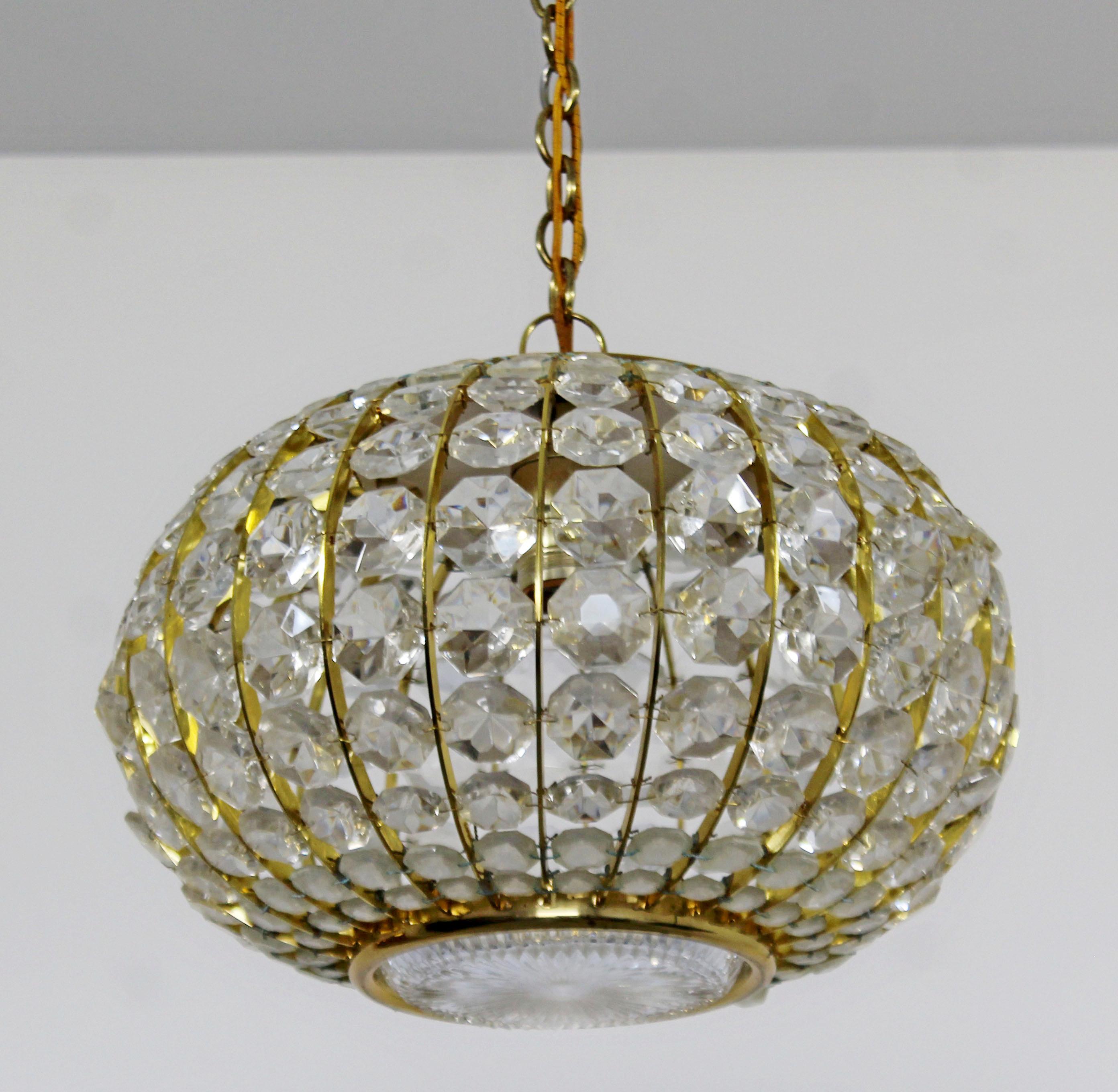 Mid-Century Modern Pair of Crystal & Brass Hanging Pendant Light Fixtures, 1950s 1