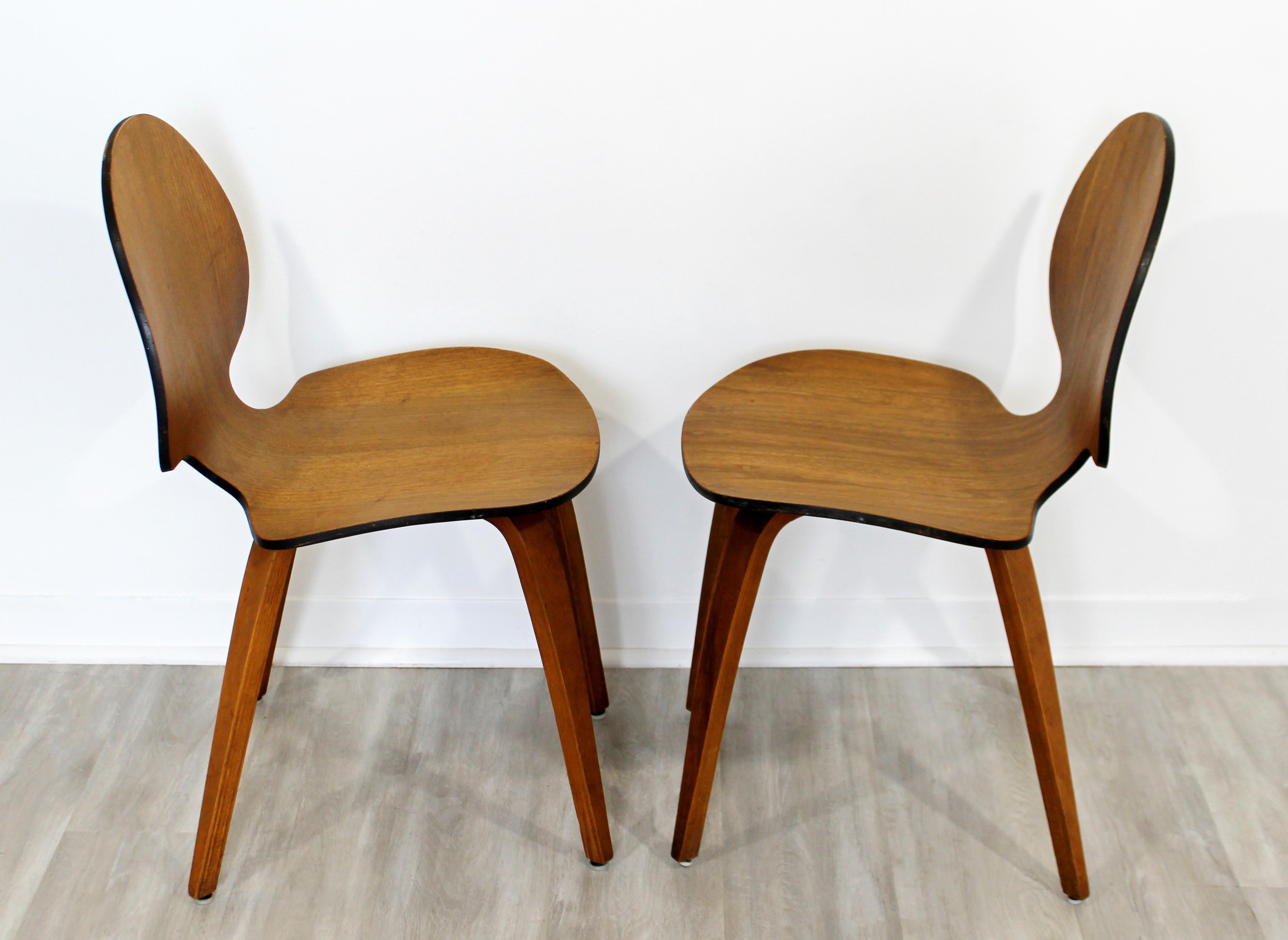 Scandinavian Mid-Century Modern Pair of Curved Bent Teak Wood Side Chairs Fritz Hansen Era
