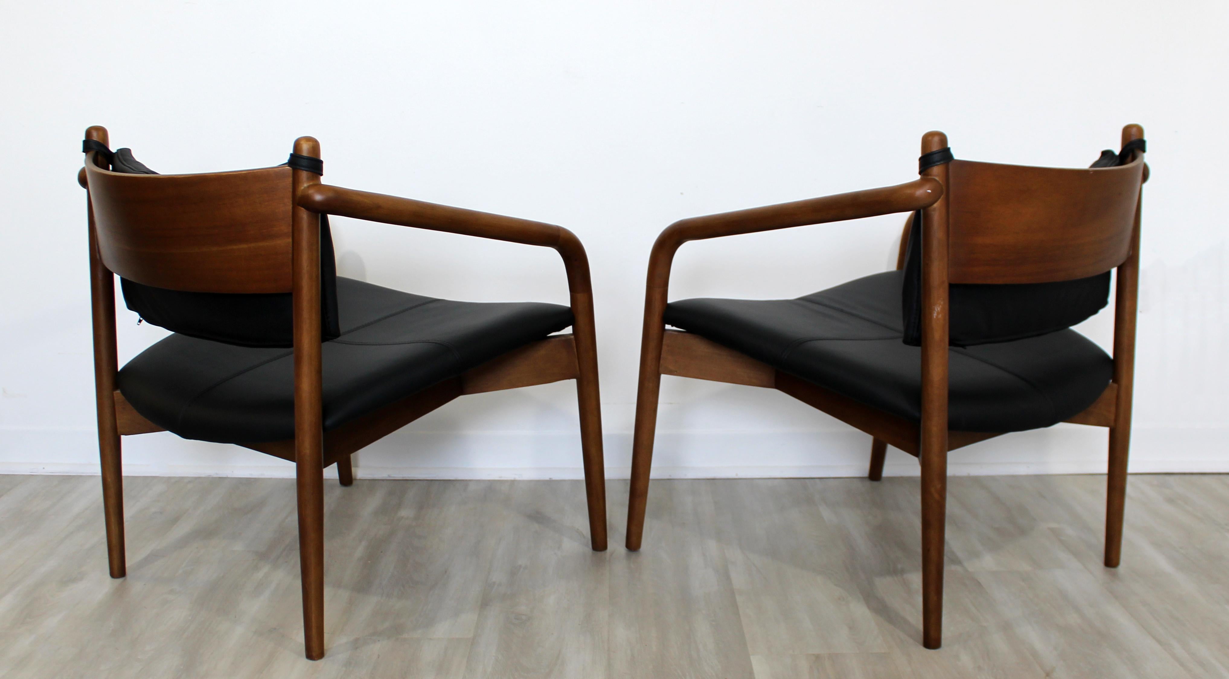 Mid-Century Modern Pair of Curved Bent Wood and Leather Lounge Armchairs, 1970s In Good Condition In Keego Harbor, MI