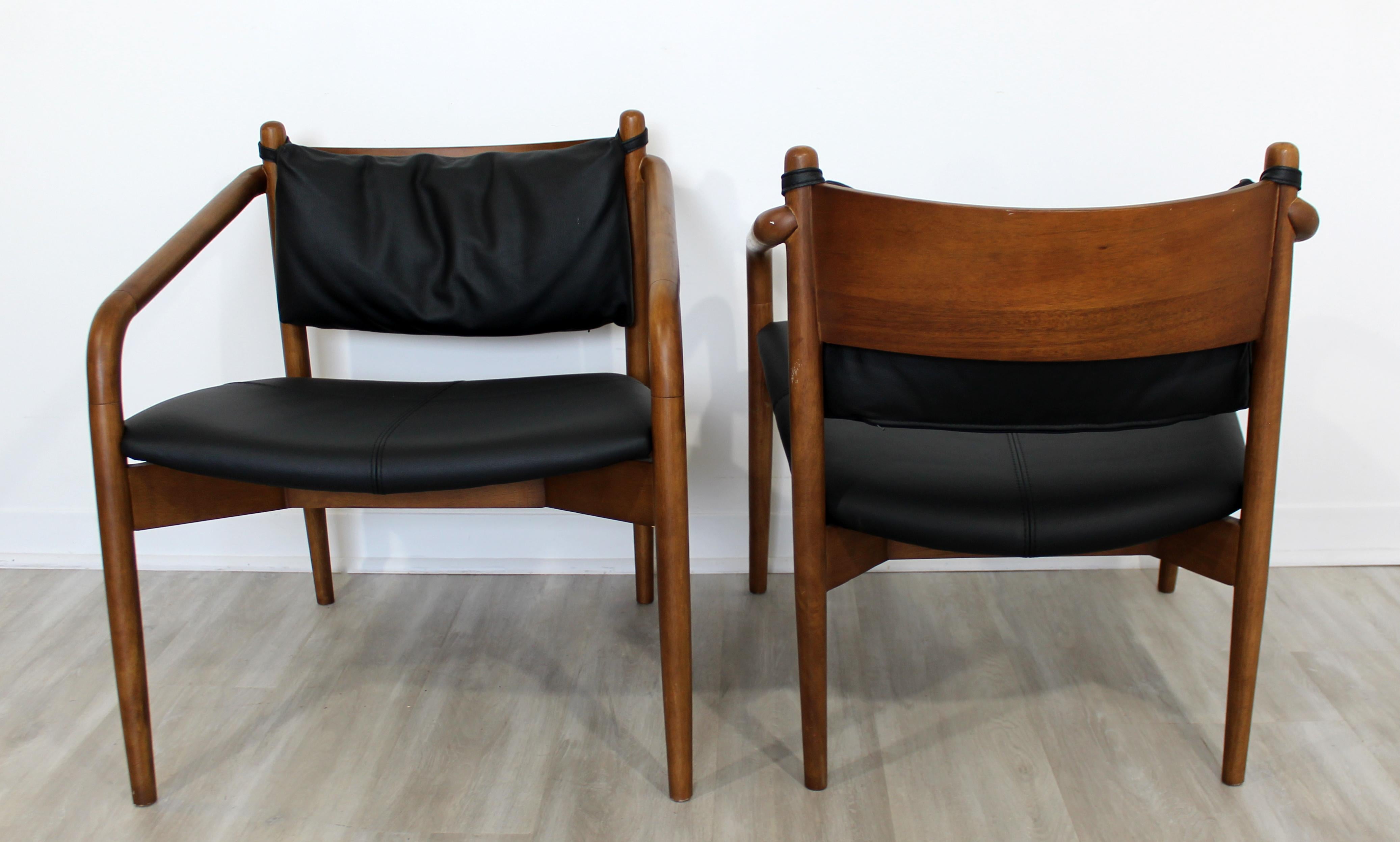 Late 20th Century Mid-Century Modern Pair of Curved Bent Wood and Leather Lounge Armchairs, 1970s