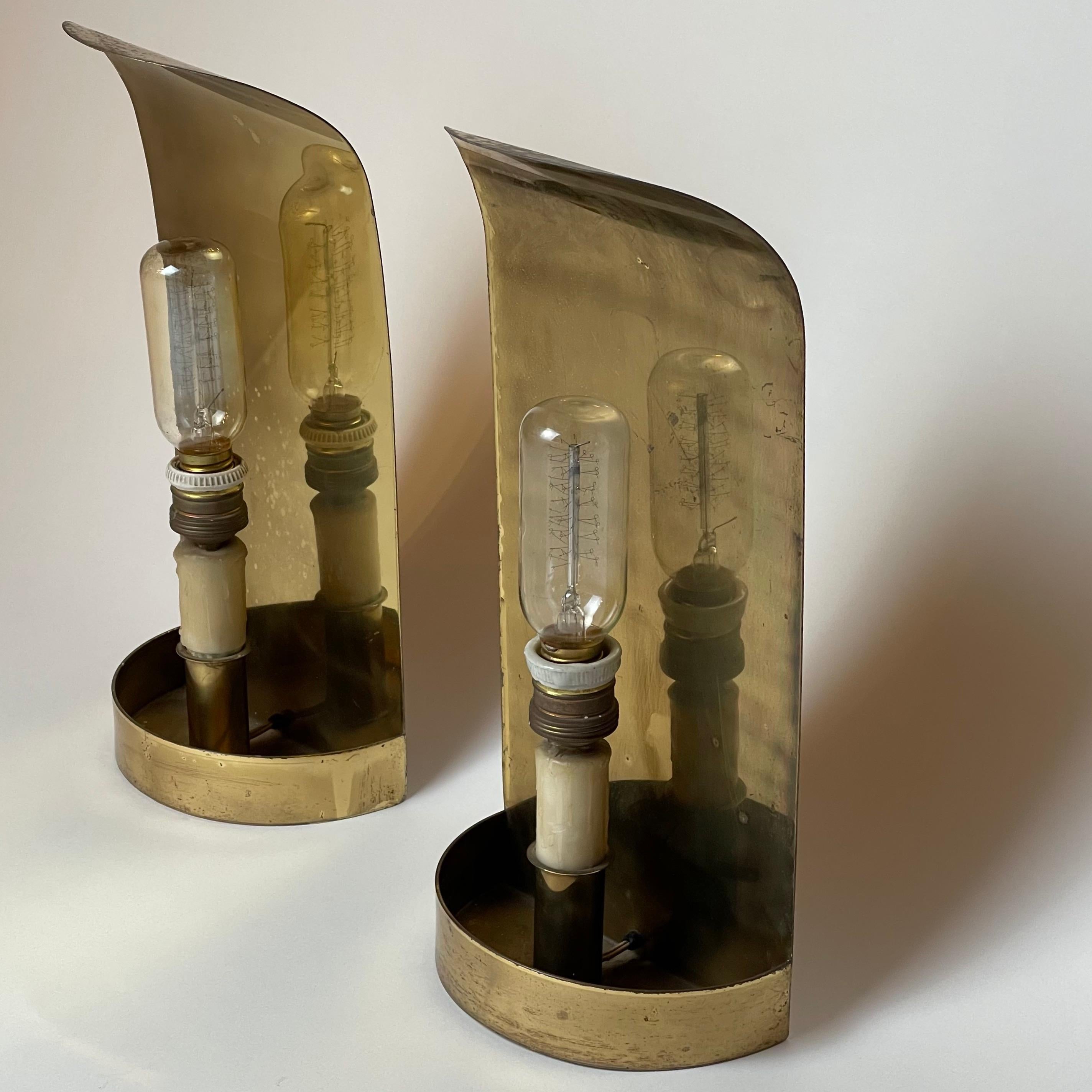 Mid-Century Modern Pair of Curved Brass Sconces 5