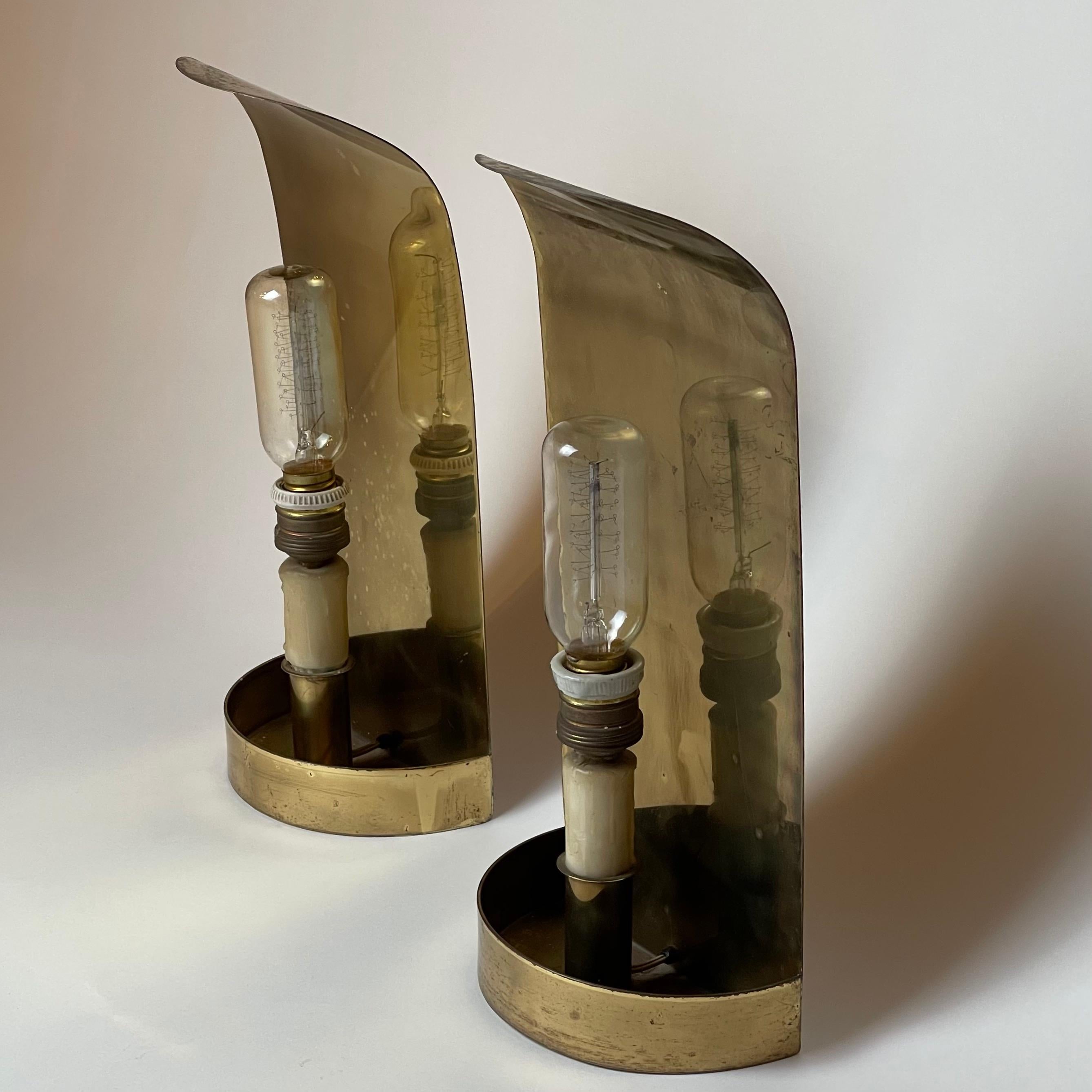 Mid-Century Modern Pair of Curved Brass Sconces 4