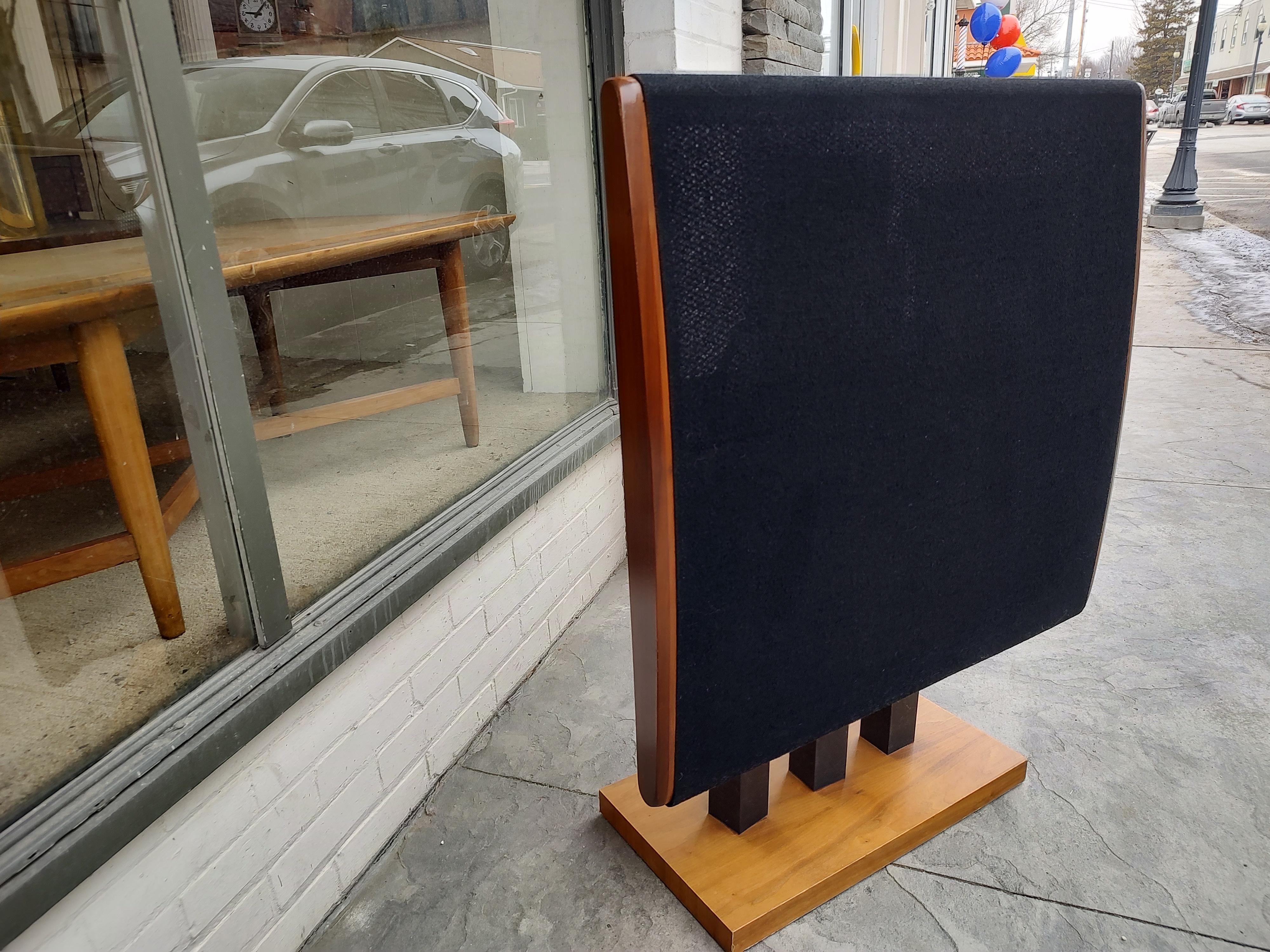 Late 20th Century Mid-Century Modern Pair of Dahlquist Dq-10 Speakers on Stands
