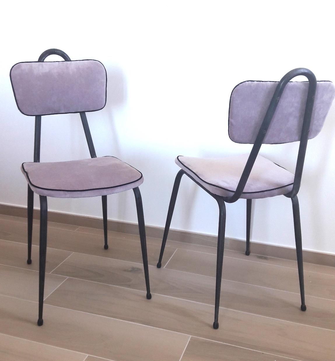 Mid-Century Modern Pair of Dark Metal and Lilac Velvet Chairs, 1950s In Good Condition For Sale In Cassina de'Pecchi, IT
