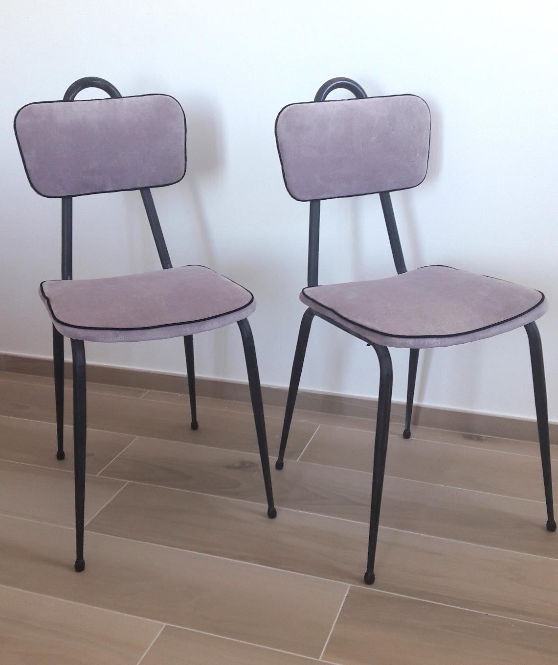 20th Century Mid-Century Modern Pair of Dark Metal and Lilac Velvet Chairs, 1950s For Sale