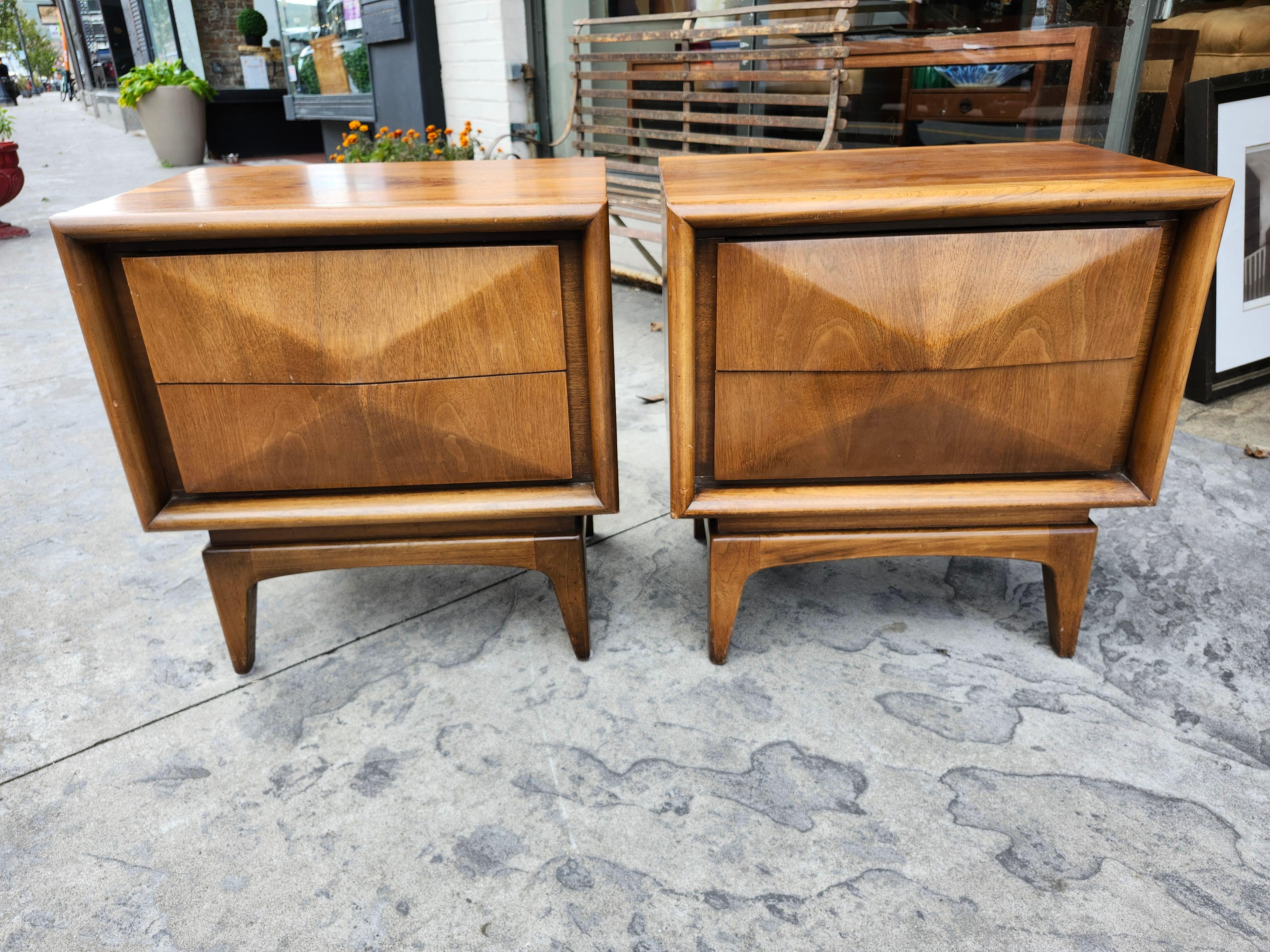 Mesillas de noche de mediados de siglo de United Furniture Co. en venta 3