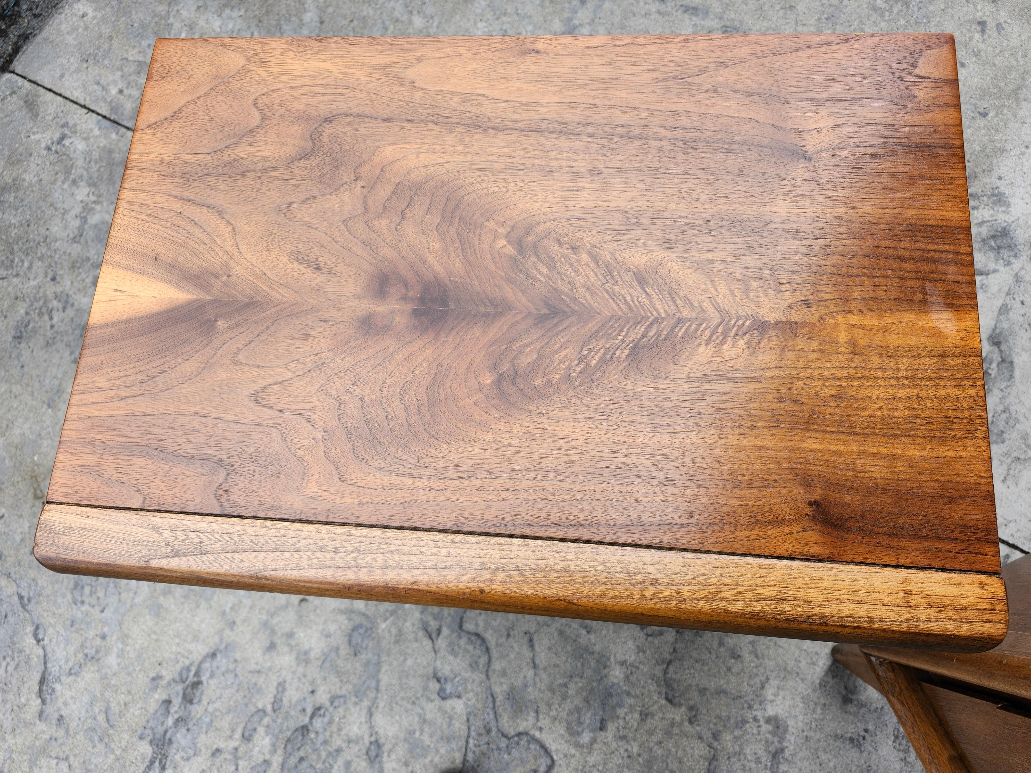 Mesillas de noche de mediados de siglo de United Furniture Co. en venta 5