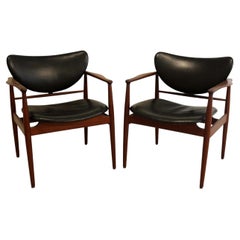 Paire de fauteuils Finn Juhl en cuir et teck, style moderne du milieu du siècle dernier Nv48 Neils Vodder