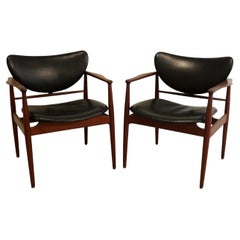 Mid-Century Modern Pair of Finn Juhl Leather & Teak Armchairs Nv48 Neils Vodder