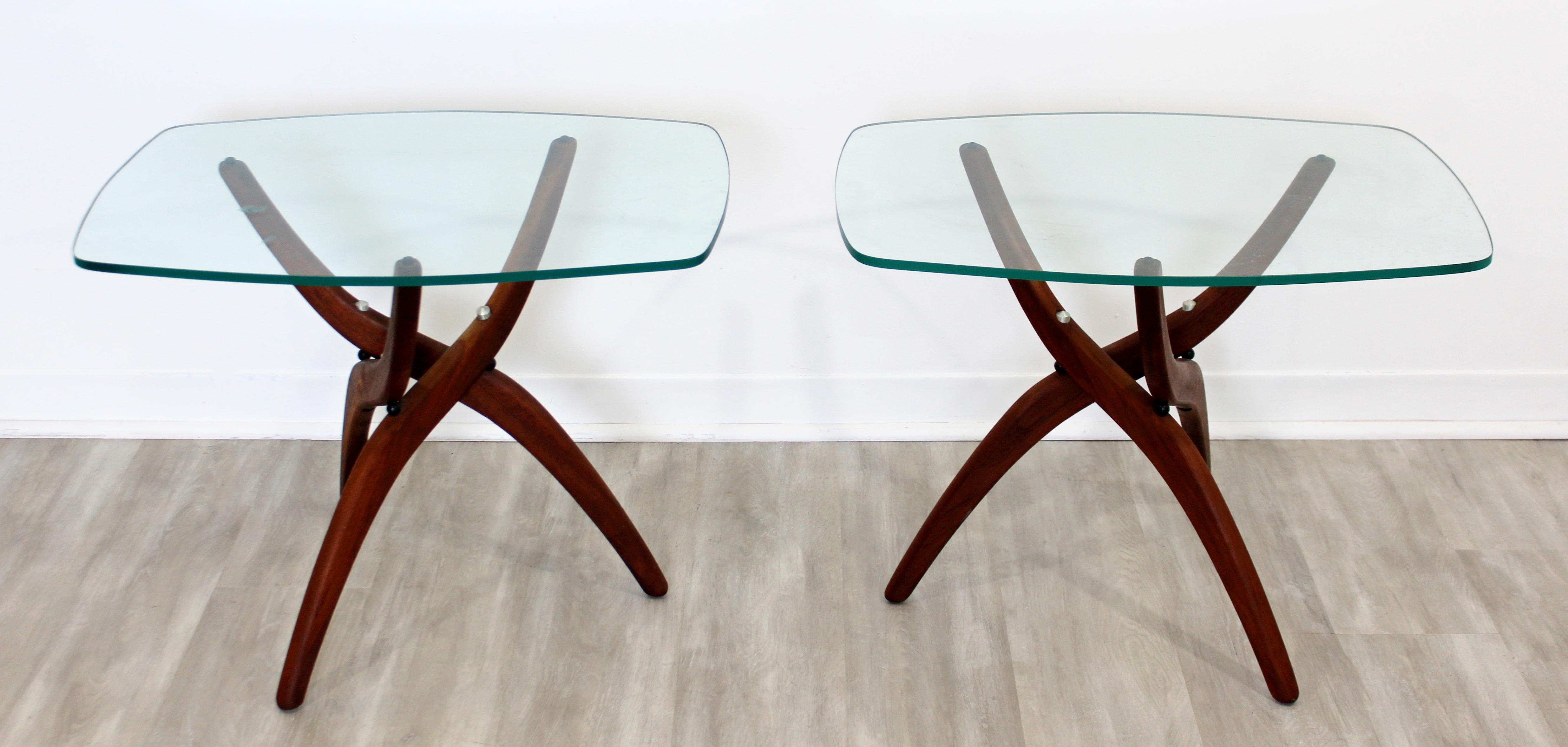 Mid-Century Modern Pair of Forest Wilson Side End Tables Walnut and Glass, 1960s In Good Condition In Keego Harbor, MI