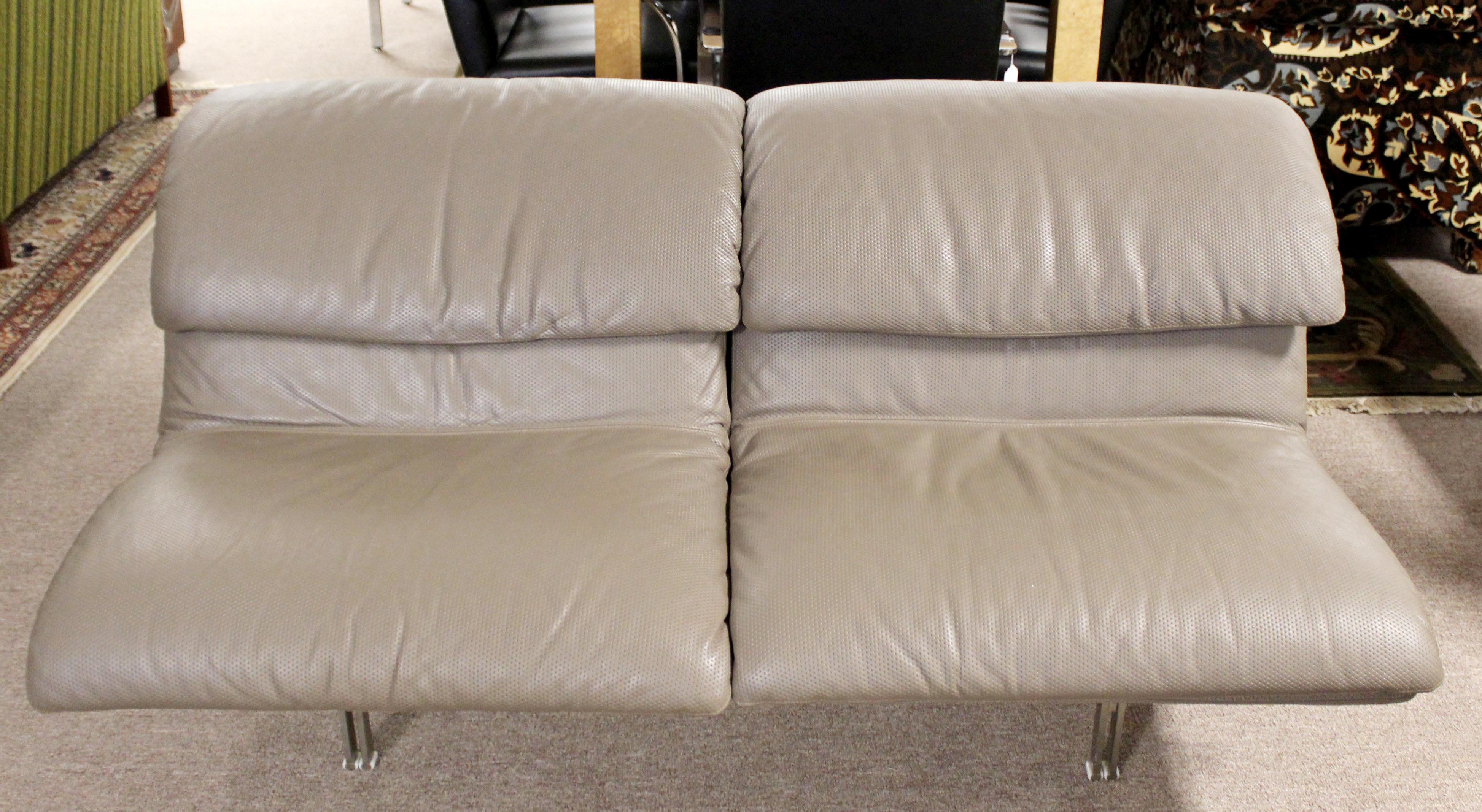 Mid-Century Modern Pair of Giovanni Offredi Saporiti Leather Wave Loveseat Sofas In Good Condition In Keego Harbor, MI