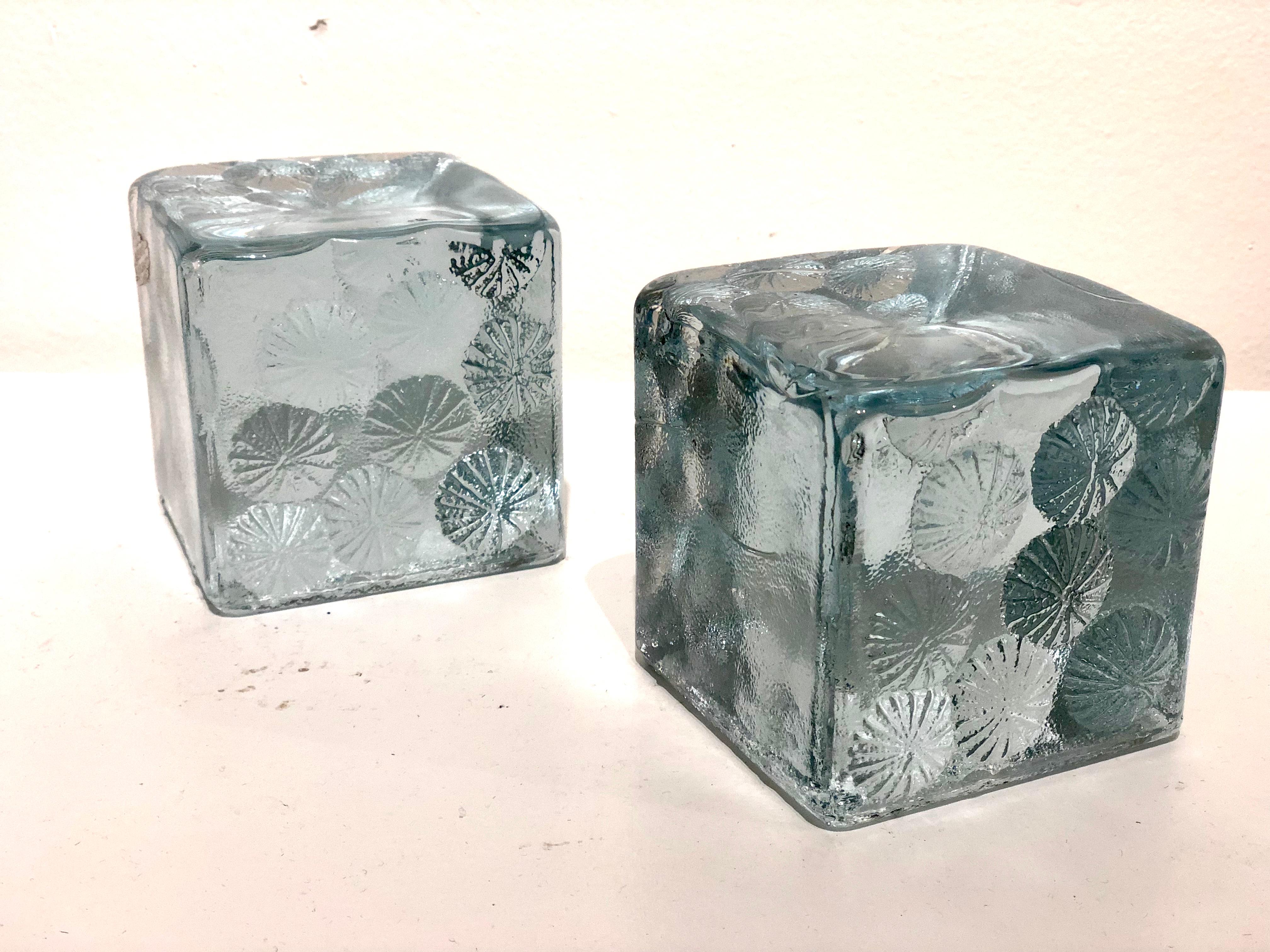 Nice pair of Blenko handcrafted cube bookends in clear glass with designs on the side.