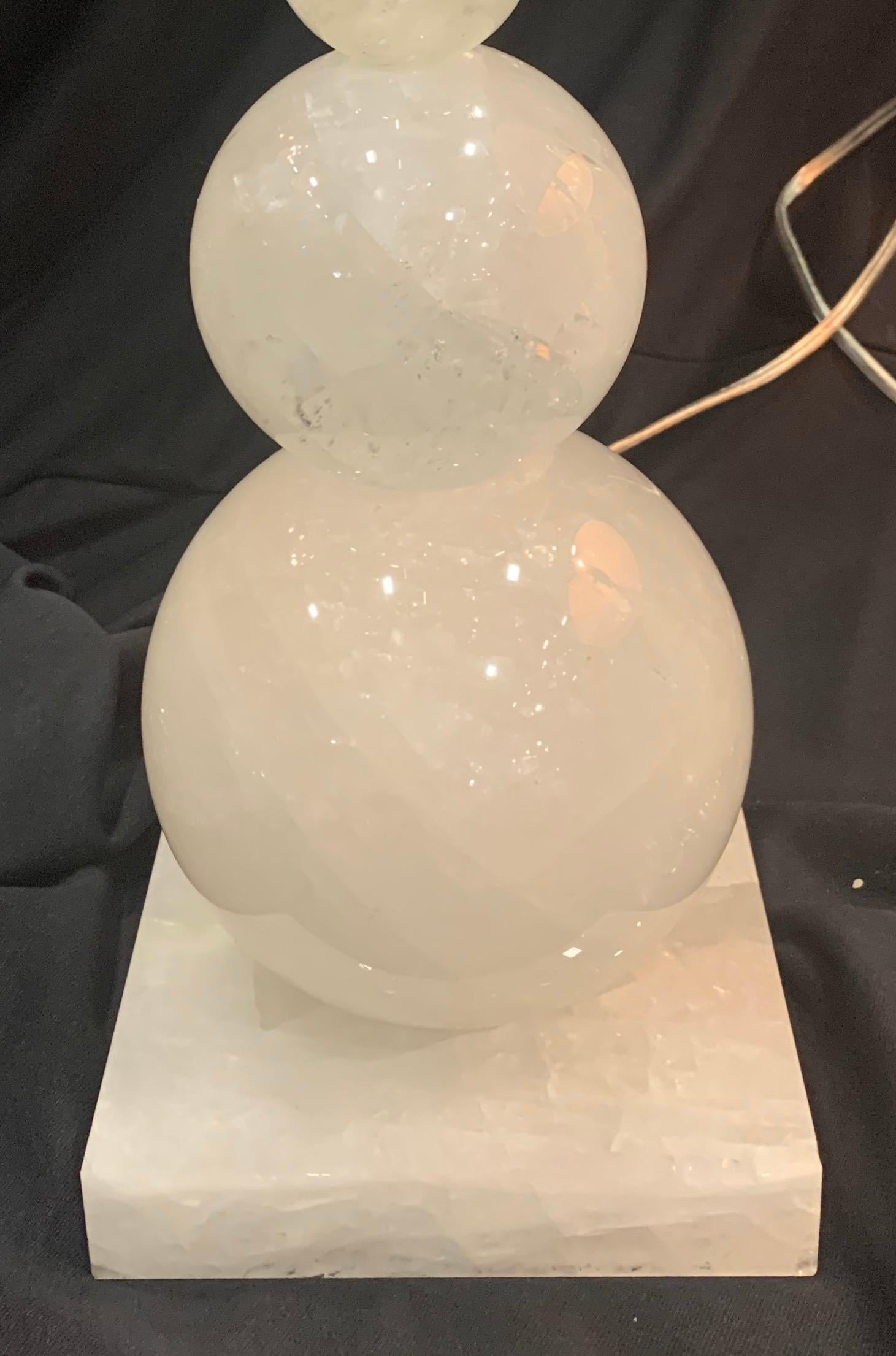 Mid-Century Modern Pair of Graduating Rock Crystal Round Ball Form Lamps In Good Condition For Sale In Roslyn, NY