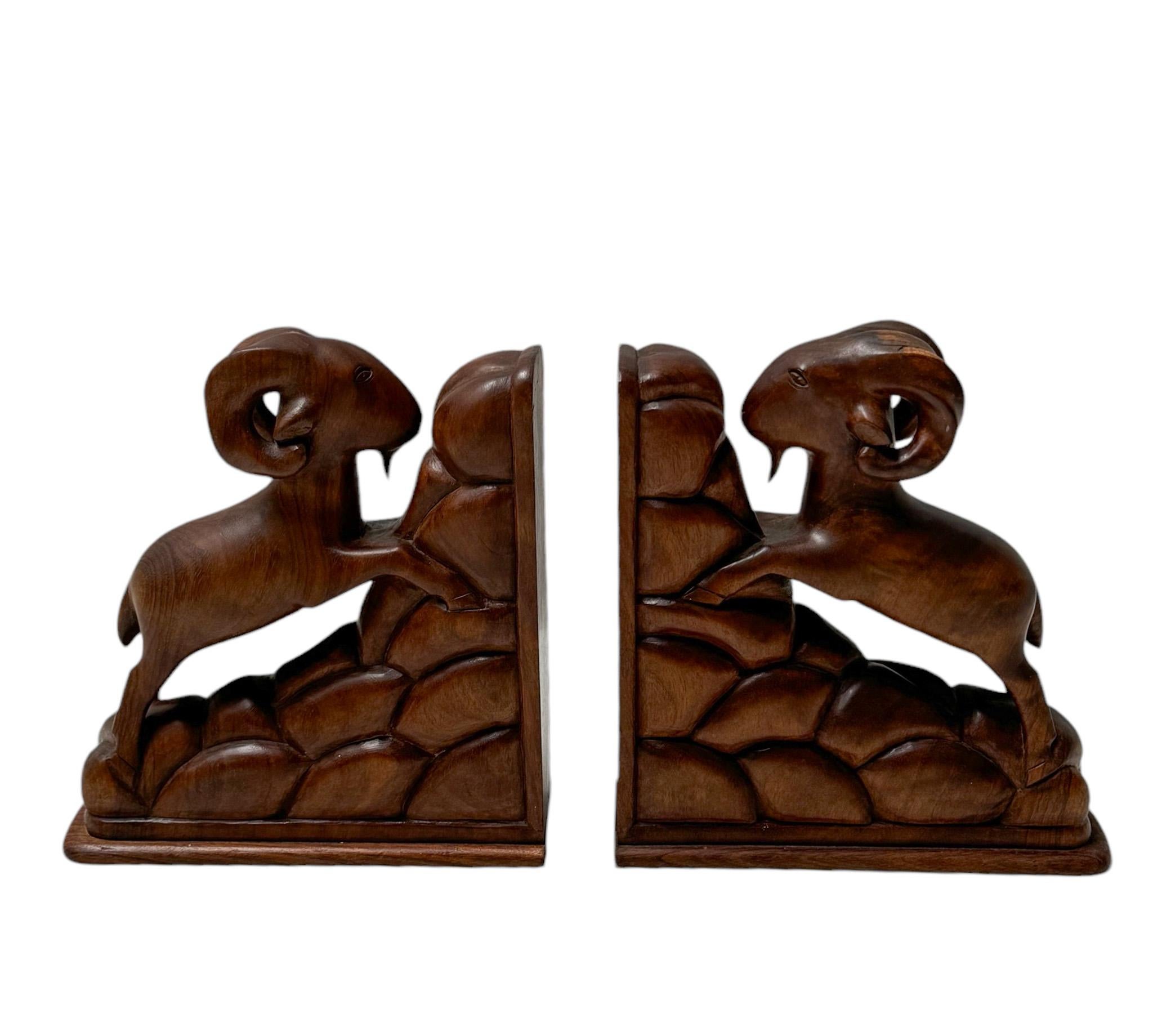 Paar handgeschnitzte Ibex-Buchstützen, Mid-Century Modern, 1970er Jahre (Moderne der Mitte des Jahrhunderts) im Angebot