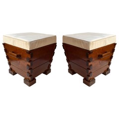 Ein Paar „Mid-Century Modern“-Hocker mit Griffen, Holz, Italien, 1970er Jahre