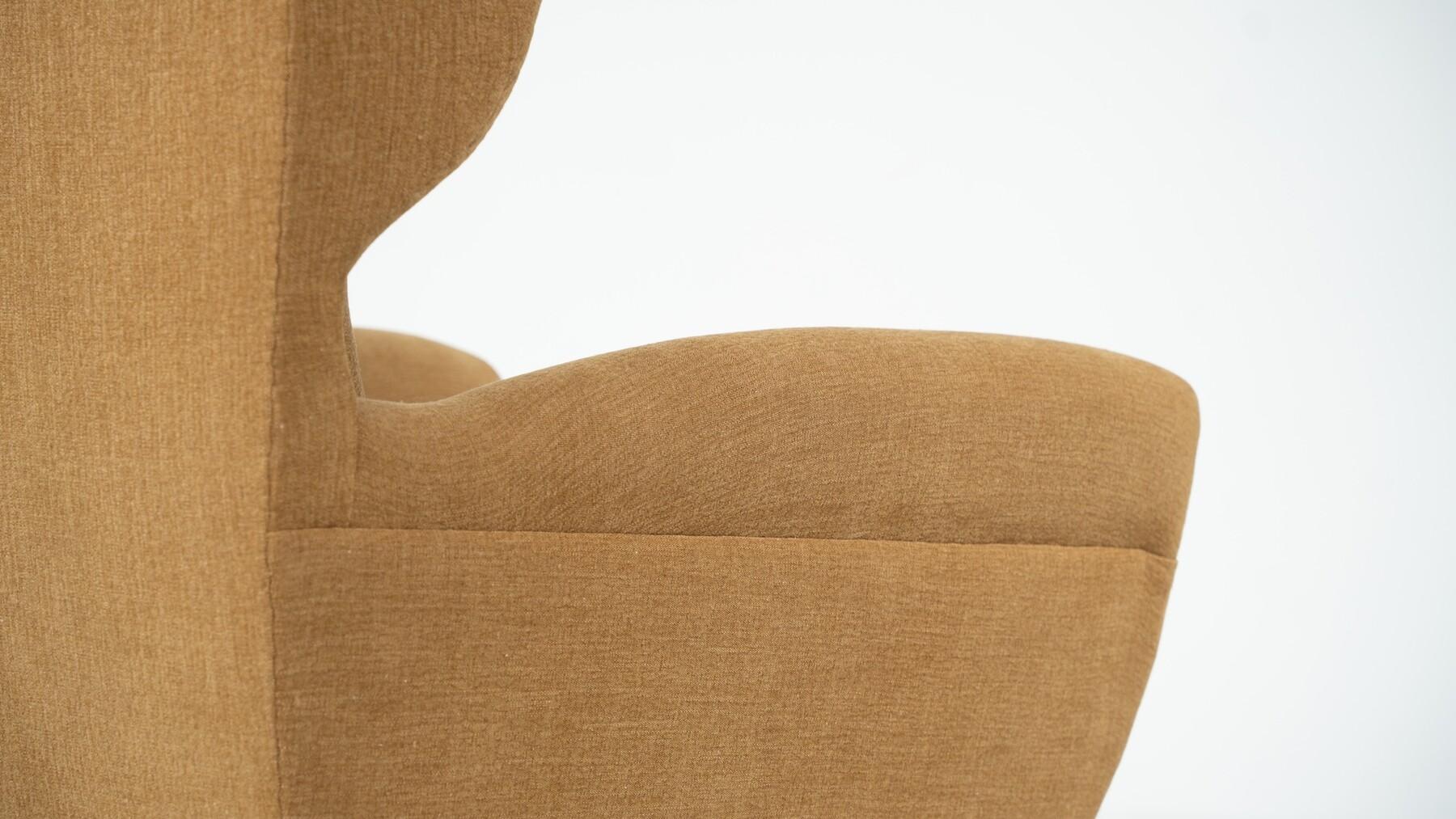 Tissu Paire de fauteuils à dossier haut, moderne du milieu du siècle, nouvelle tapisserie en vente