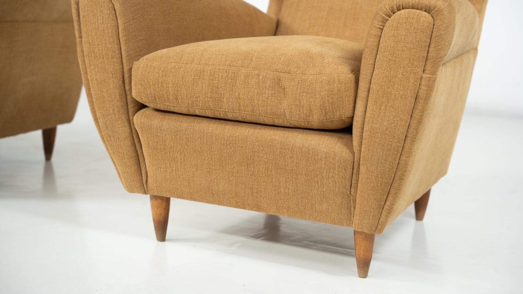 Paire de fauteuils à dossier haut, moderne du milieu du siècle, nouvelle tapisserie en vente 1