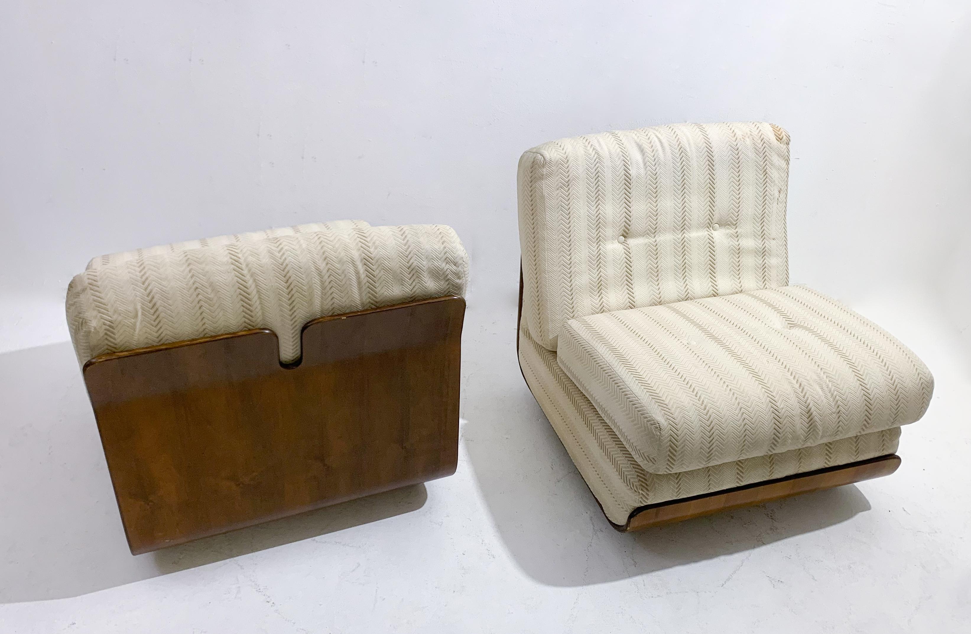 Mid-Century Modern Pair of Italian Armchairs, 1960s, Original Fabric In Good Condition In Brussels, BE
