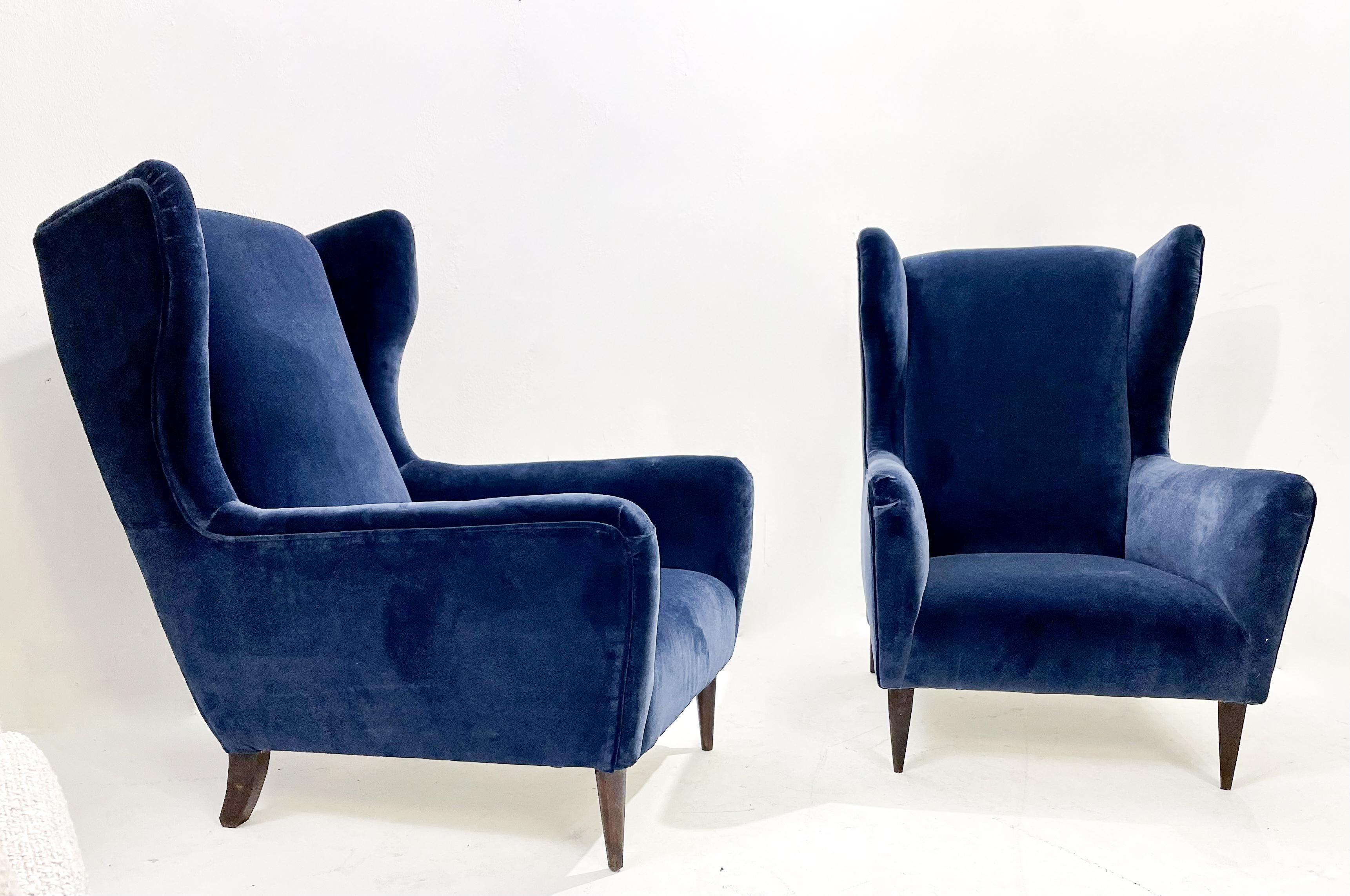 Milieu du XXe siècle Paire de fauteuils italiens modernes du milieu du siècle dernier, velours bleu, années 1950 en vente