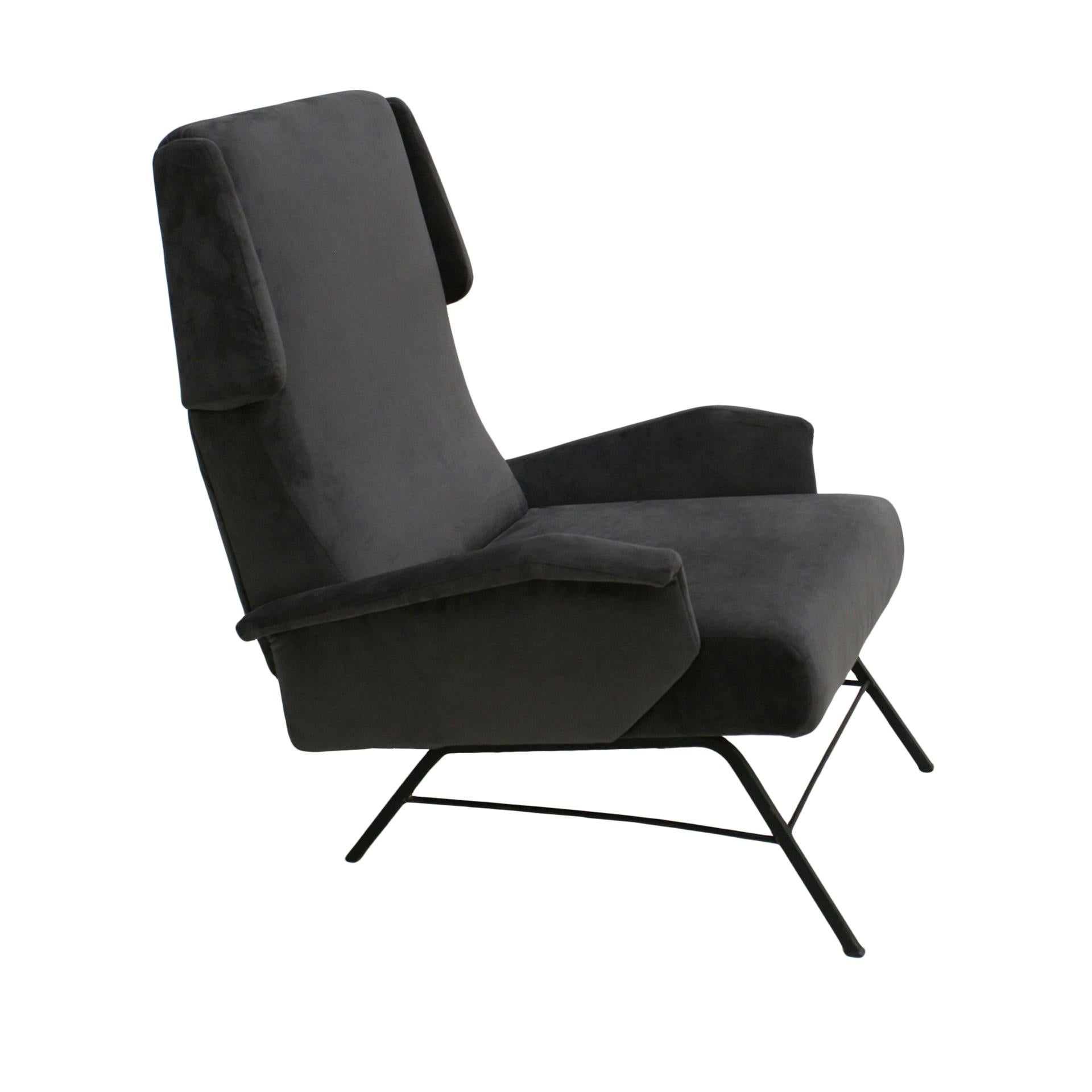 Pair of Italian armchairs upholstered in grey velvet.

 