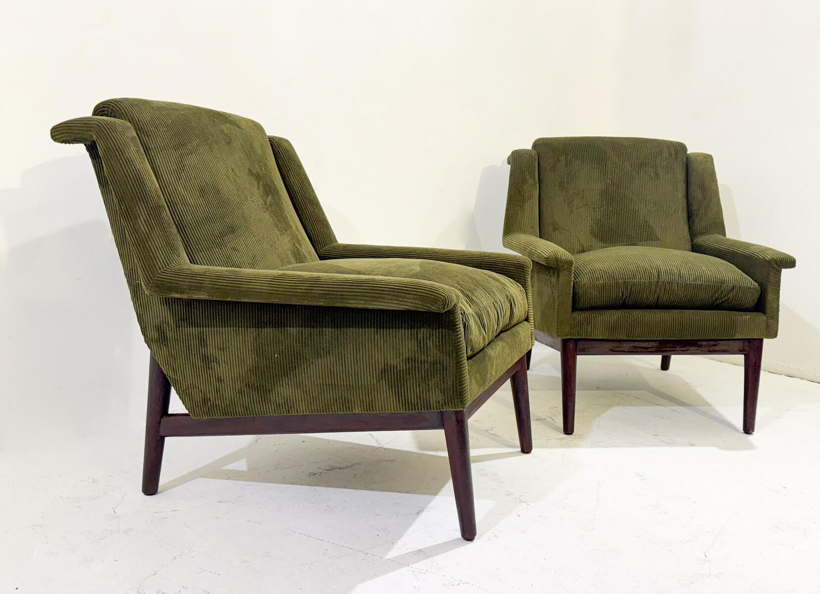Modernes italienisches Sesselpaar aus der Mitte des Jahrhunderts, grüner Samt, 1960er Jahre im Zustand „Gut“ im Angebot in Brussels, BE
